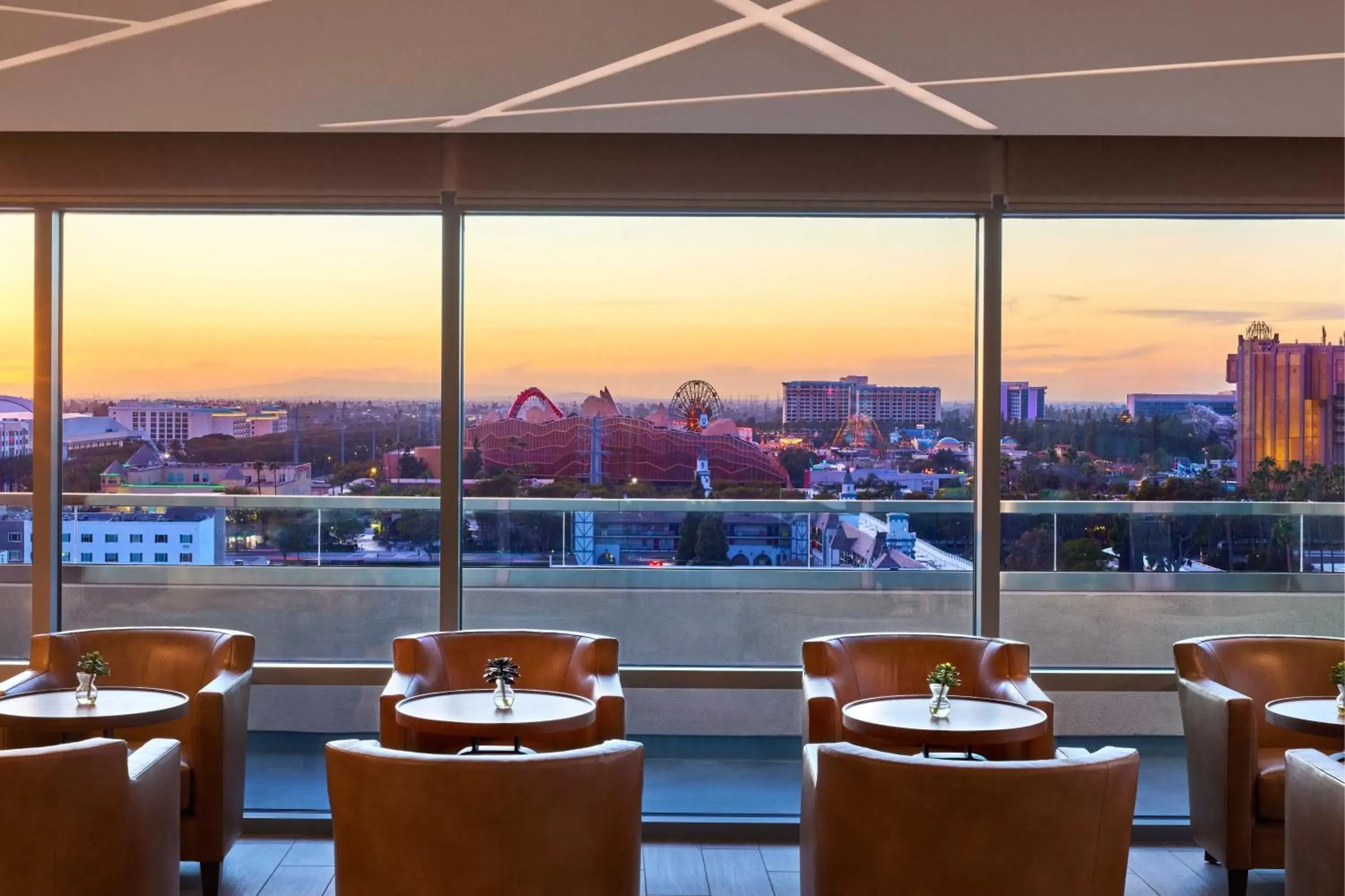 Lounge or bar in JW Marriott, Anaheim Resort