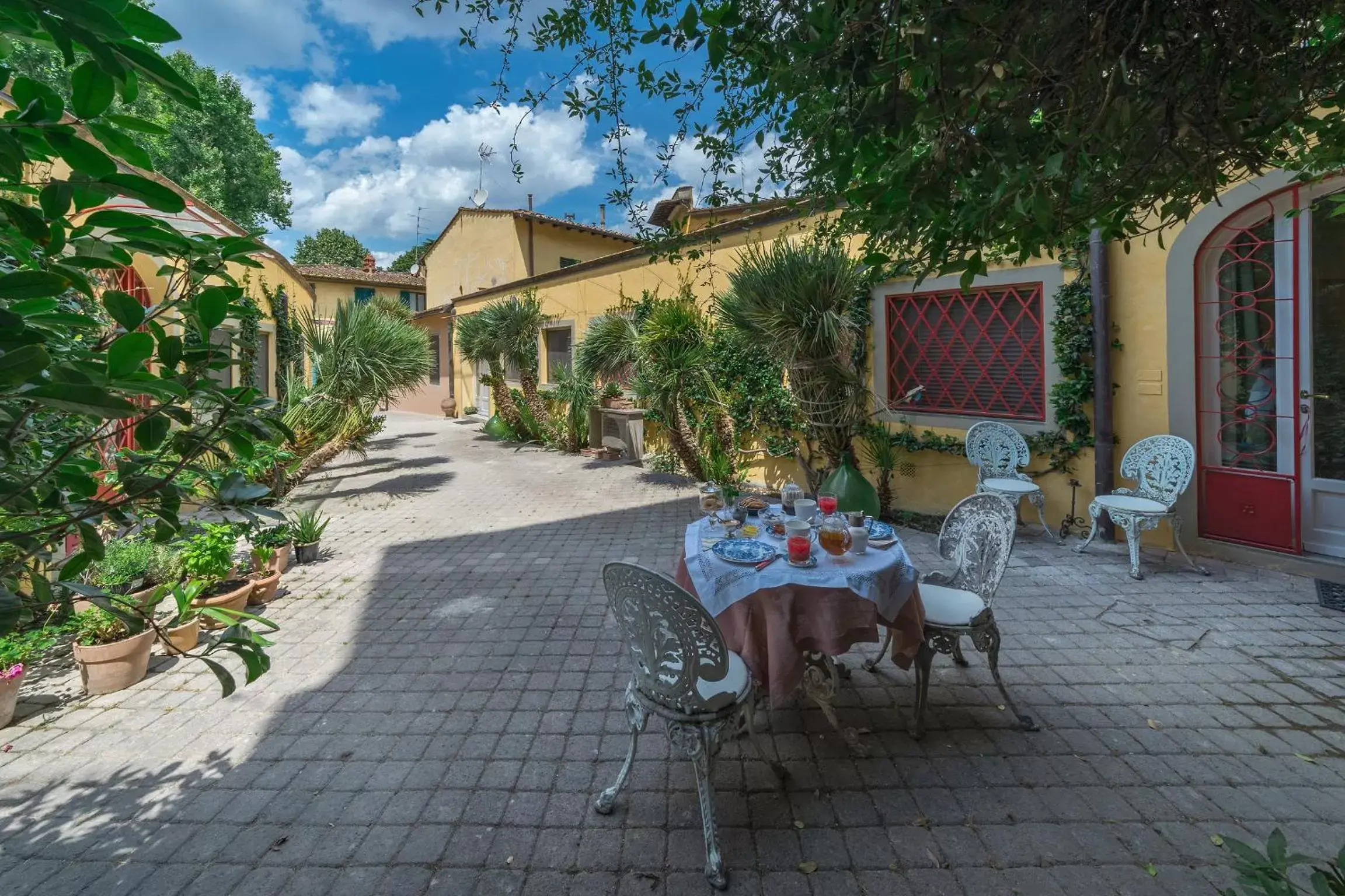 Garden, Restaurant/Places to Eat in Drom Florence Rooms & Apartments