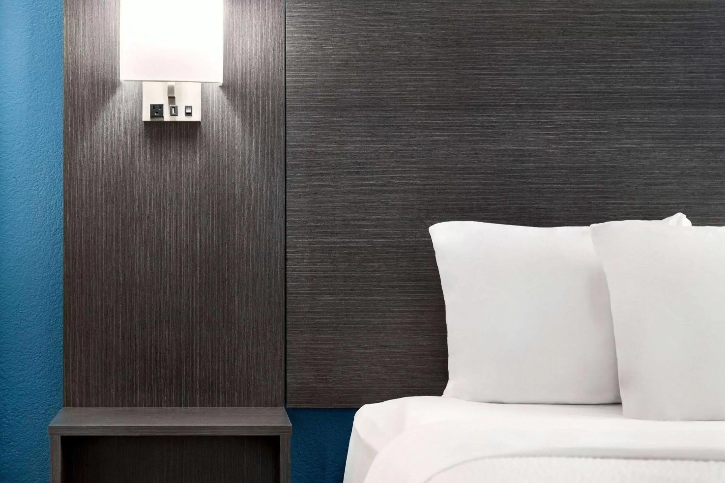 Photo of the whole room, Bed in La Quinta by Wyndham Chicago Tinley Park Photo of the whole room, Bed in La Quinta by Wyndham Chicago Tinley Park