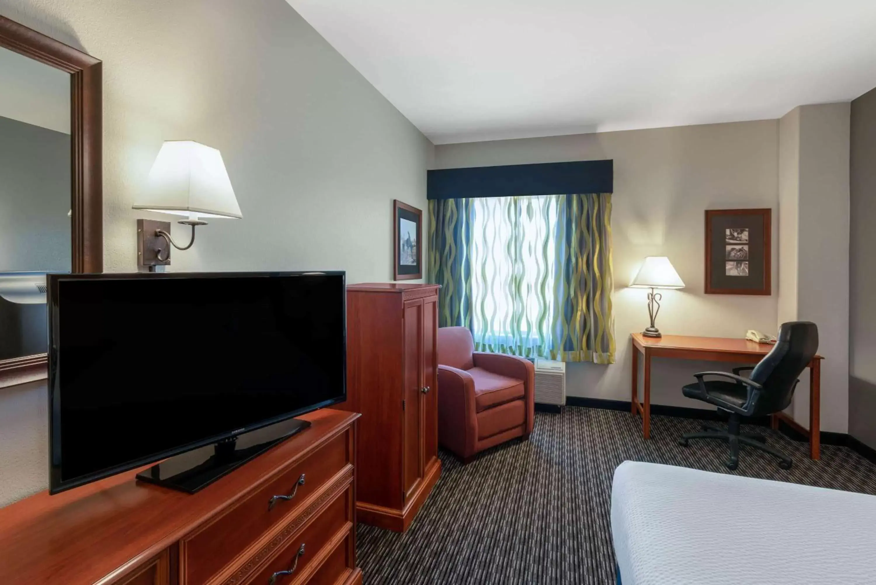 Bed, TV/Entertainment Center in La Quinta by Wyndham Rifle