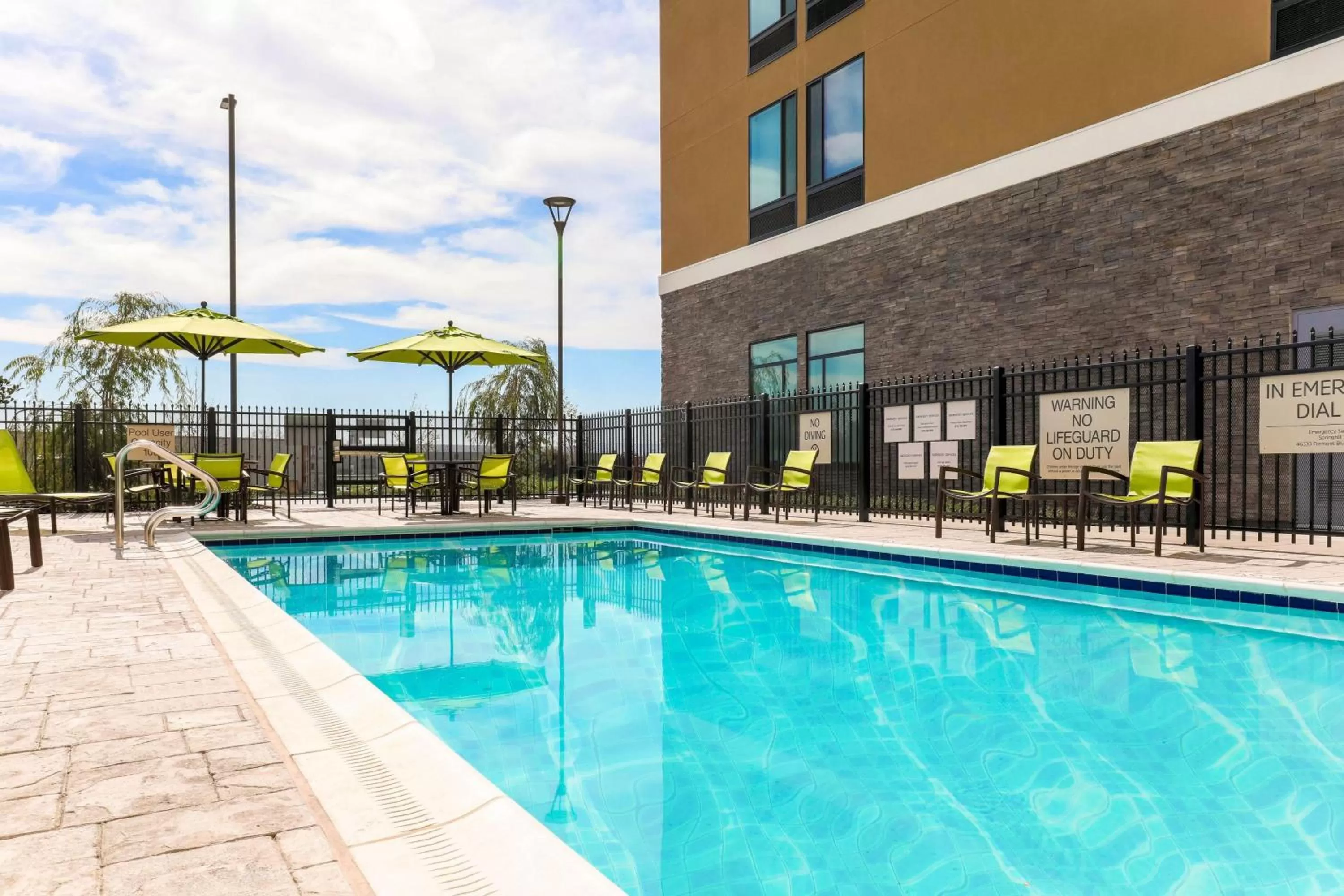 Swimming pool in SpringHill Suites by Marriott San Jose Fremont