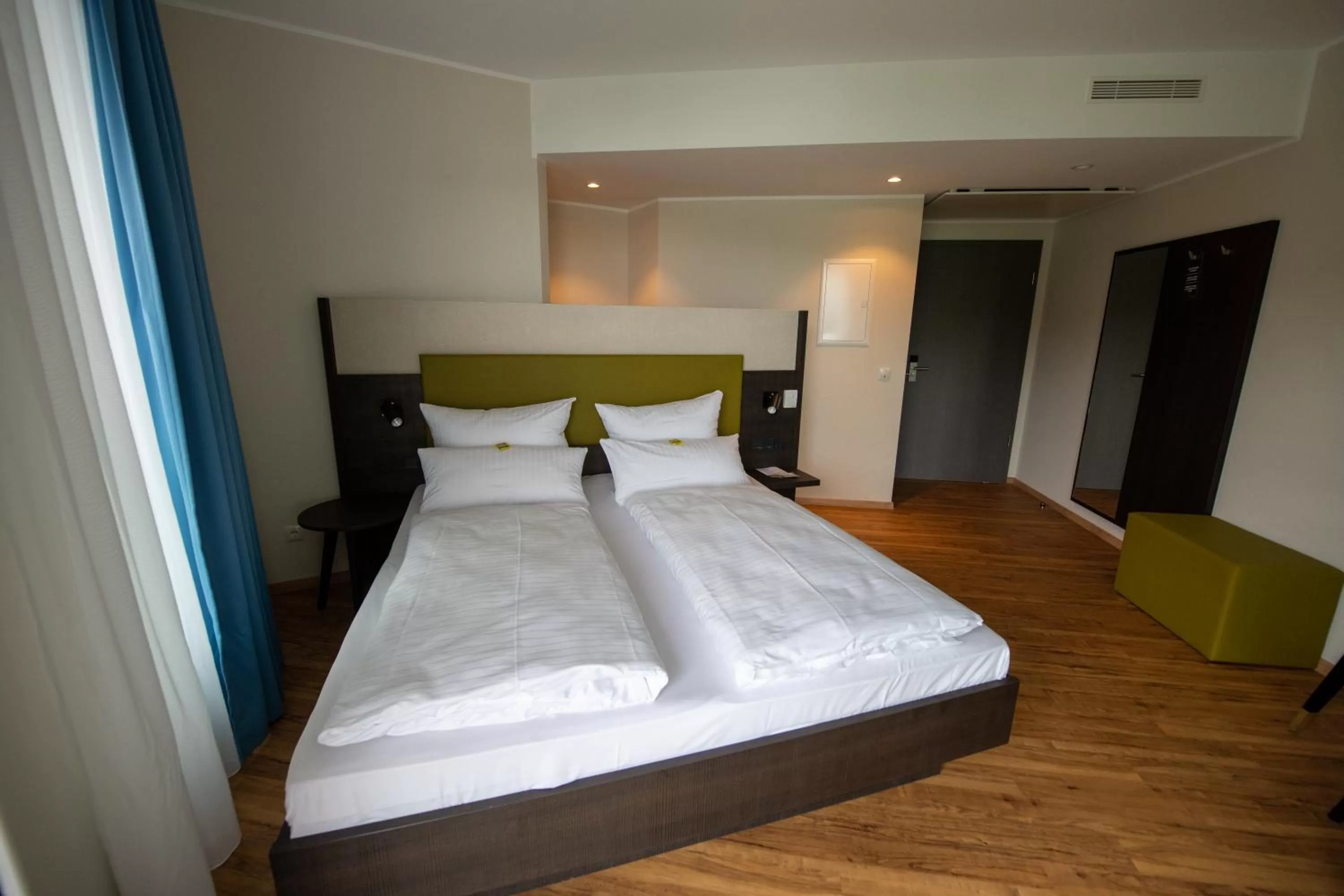 Photo of the whole room, Bed in EINSTEIN Hotel am Römerpark