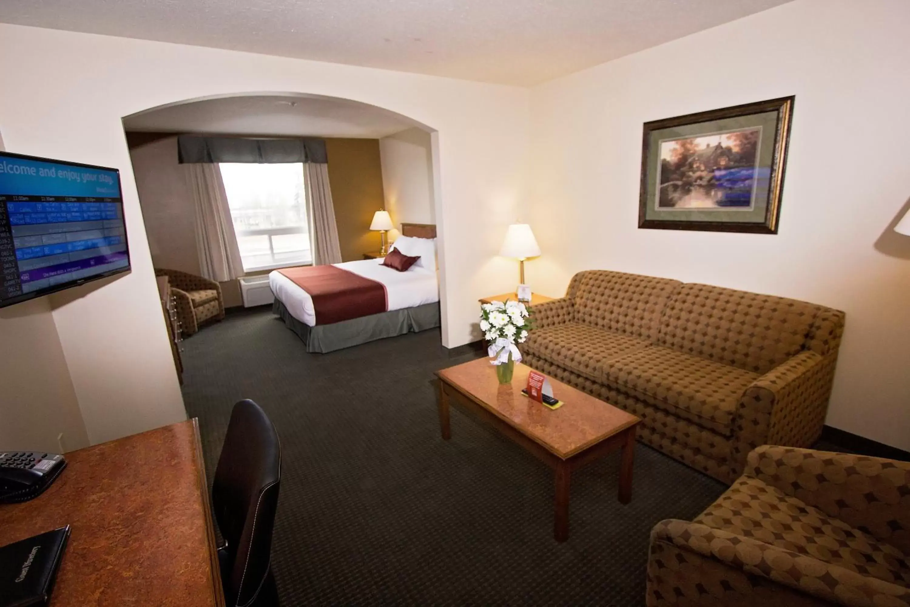 Photo of the whole room, Seating Area in Service Plus Inns & Suites Drayton Valley