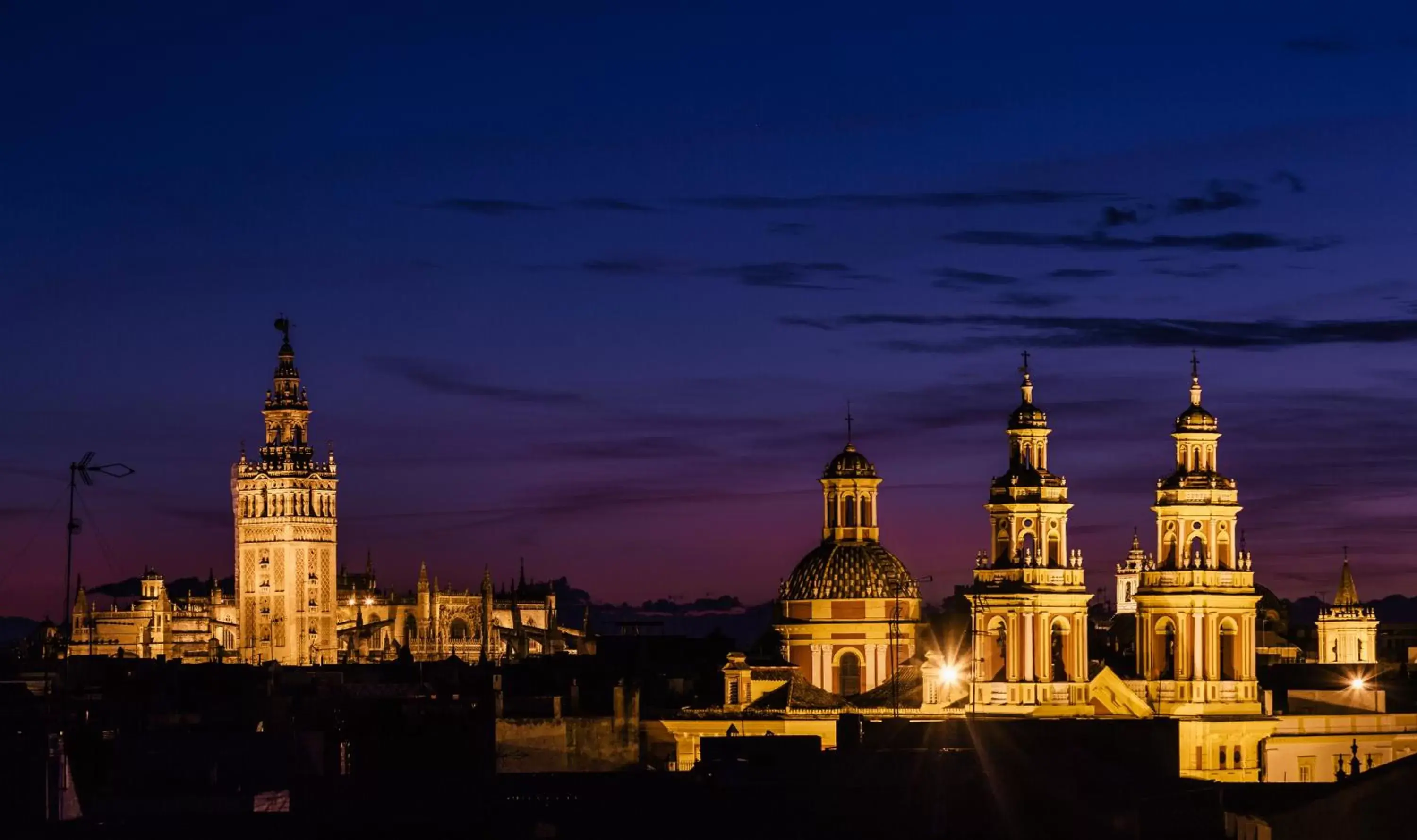 Landmark view in CoolRooms Palacio Villapanés