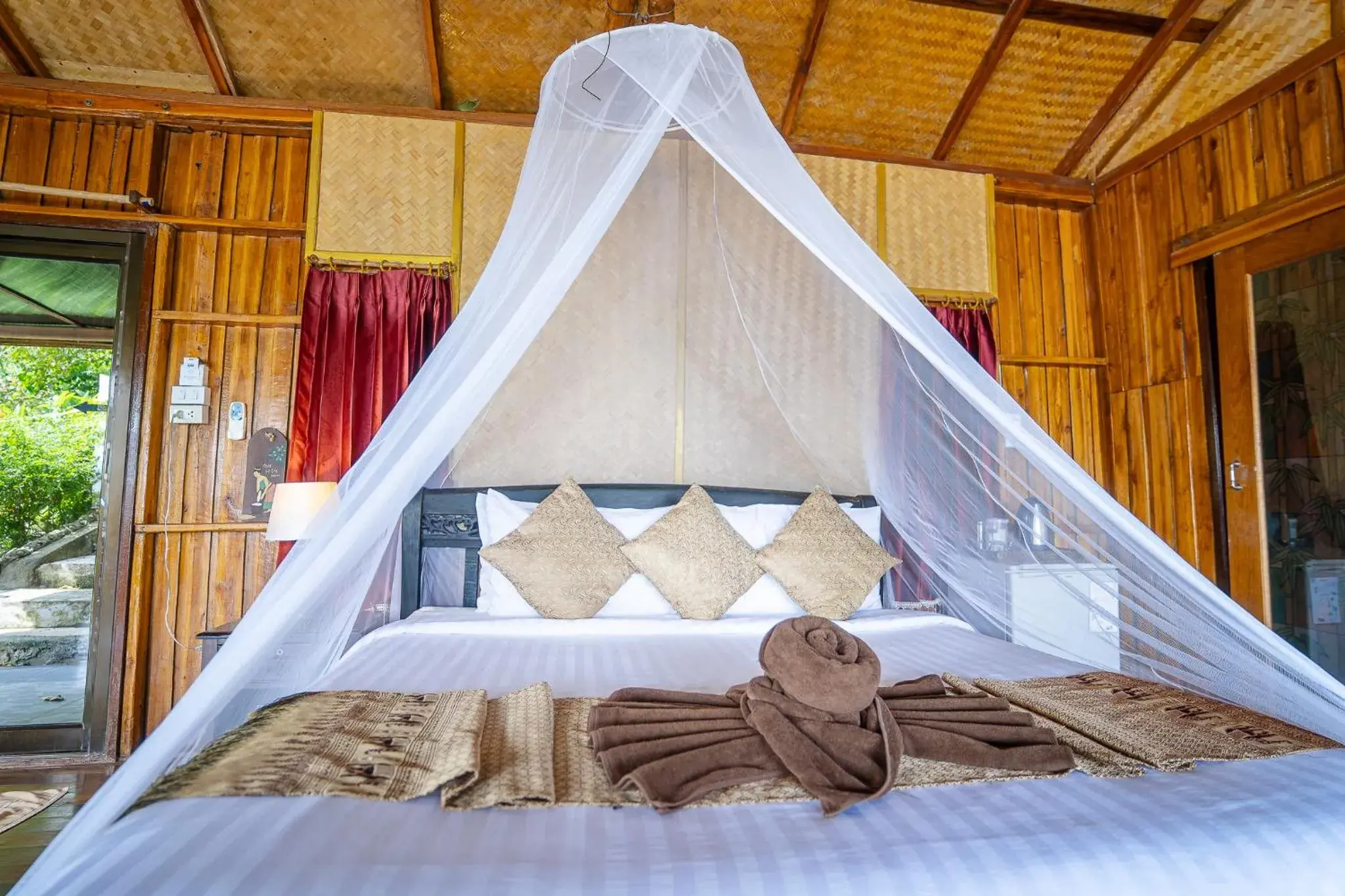 Bedroom, Bed in Koh Jum Resort