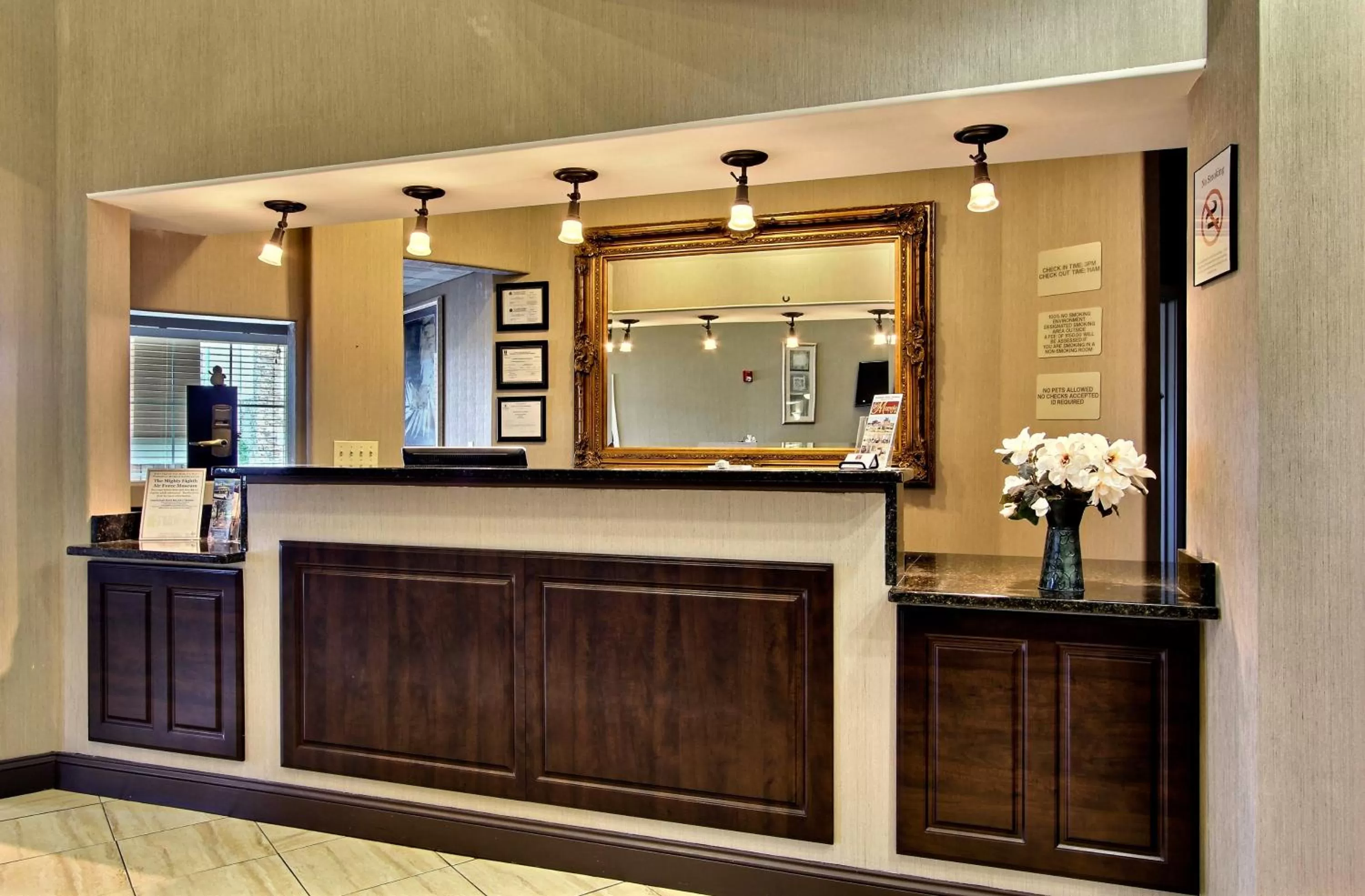 Lobby or reception in Magnolia Inn and Suites Pooler