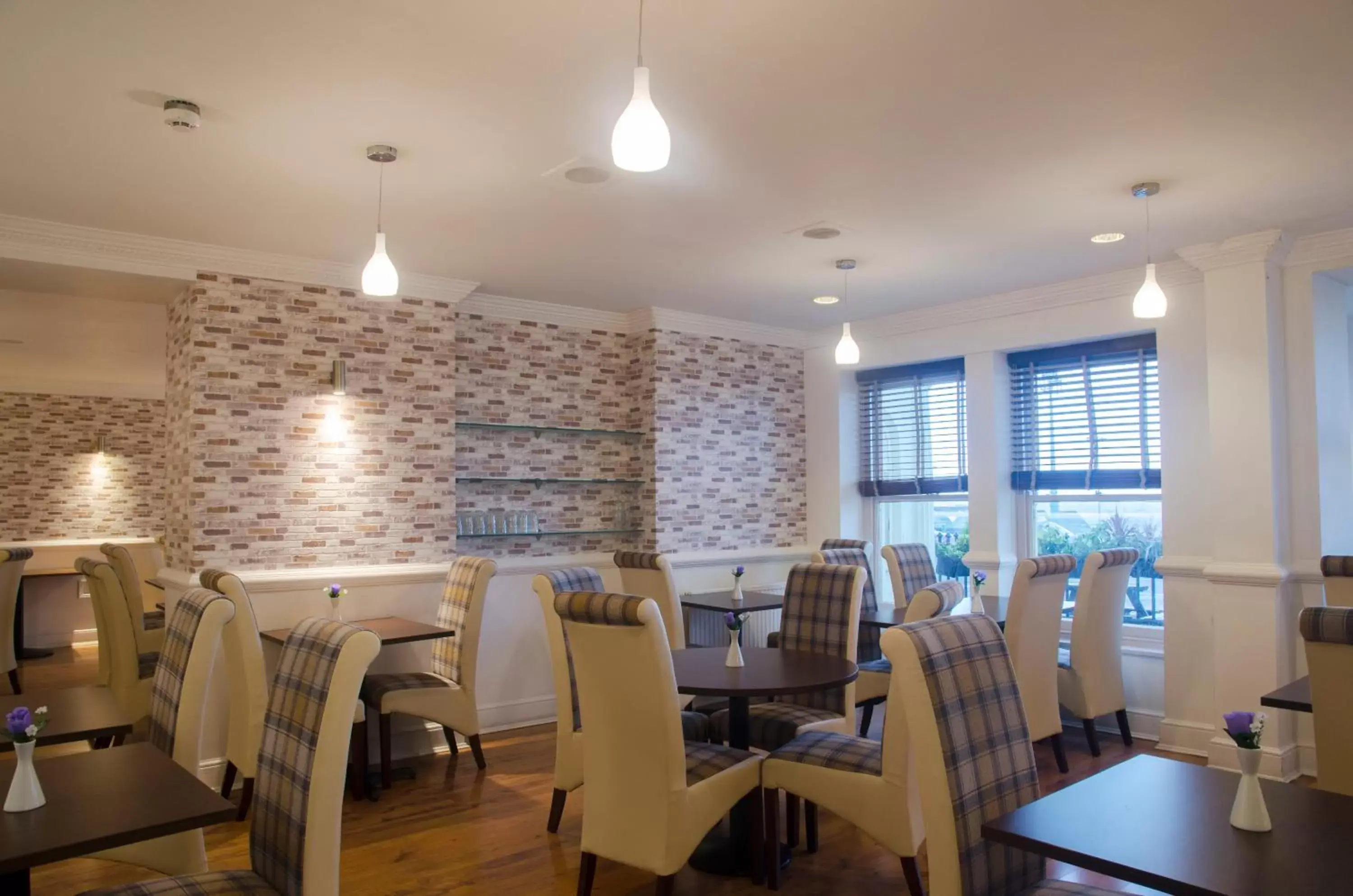 Area and facilities, Restaurant/Places to Eat in Kings Hotel