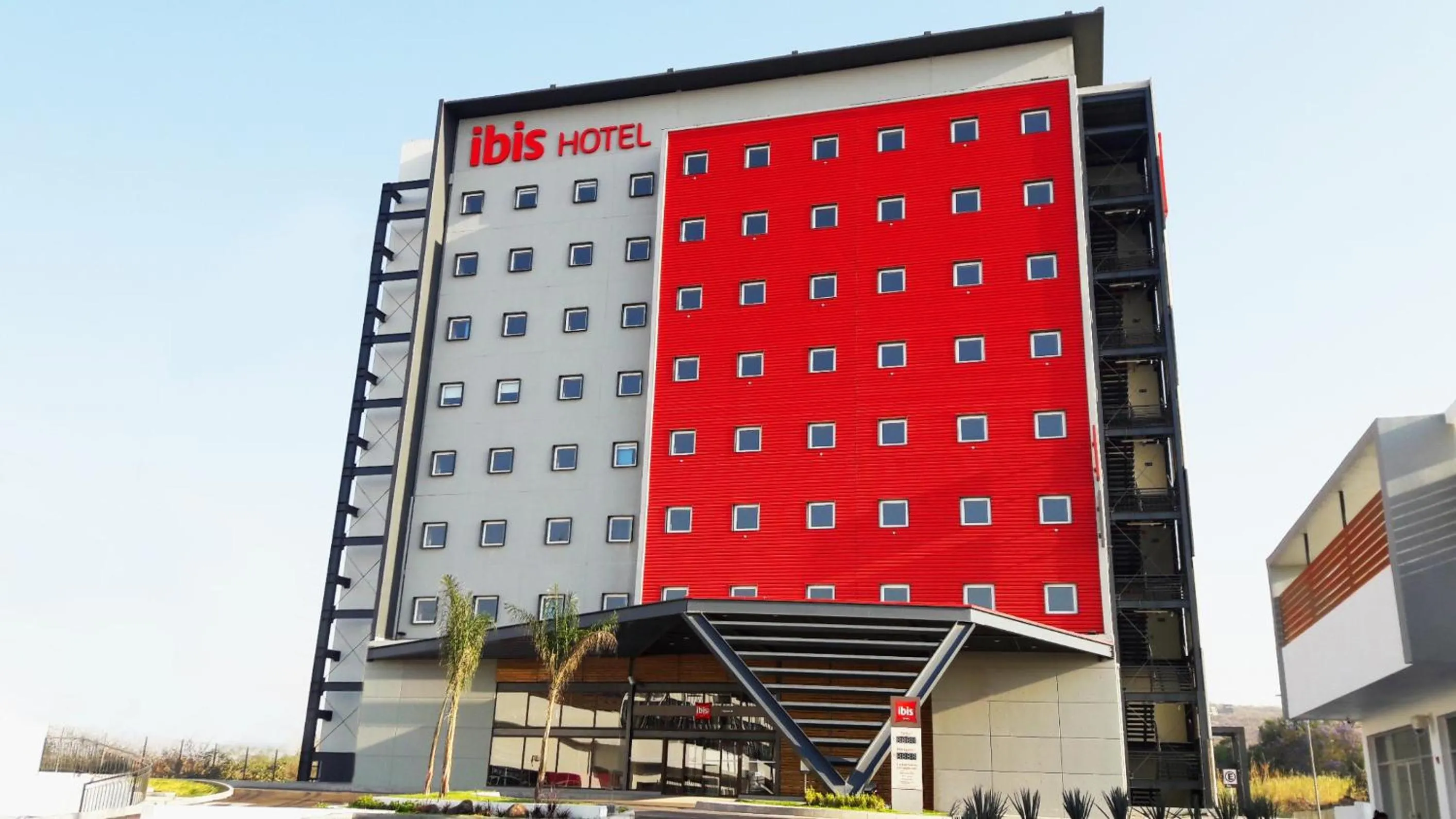 Facade/entrance in Ibis Irapuato