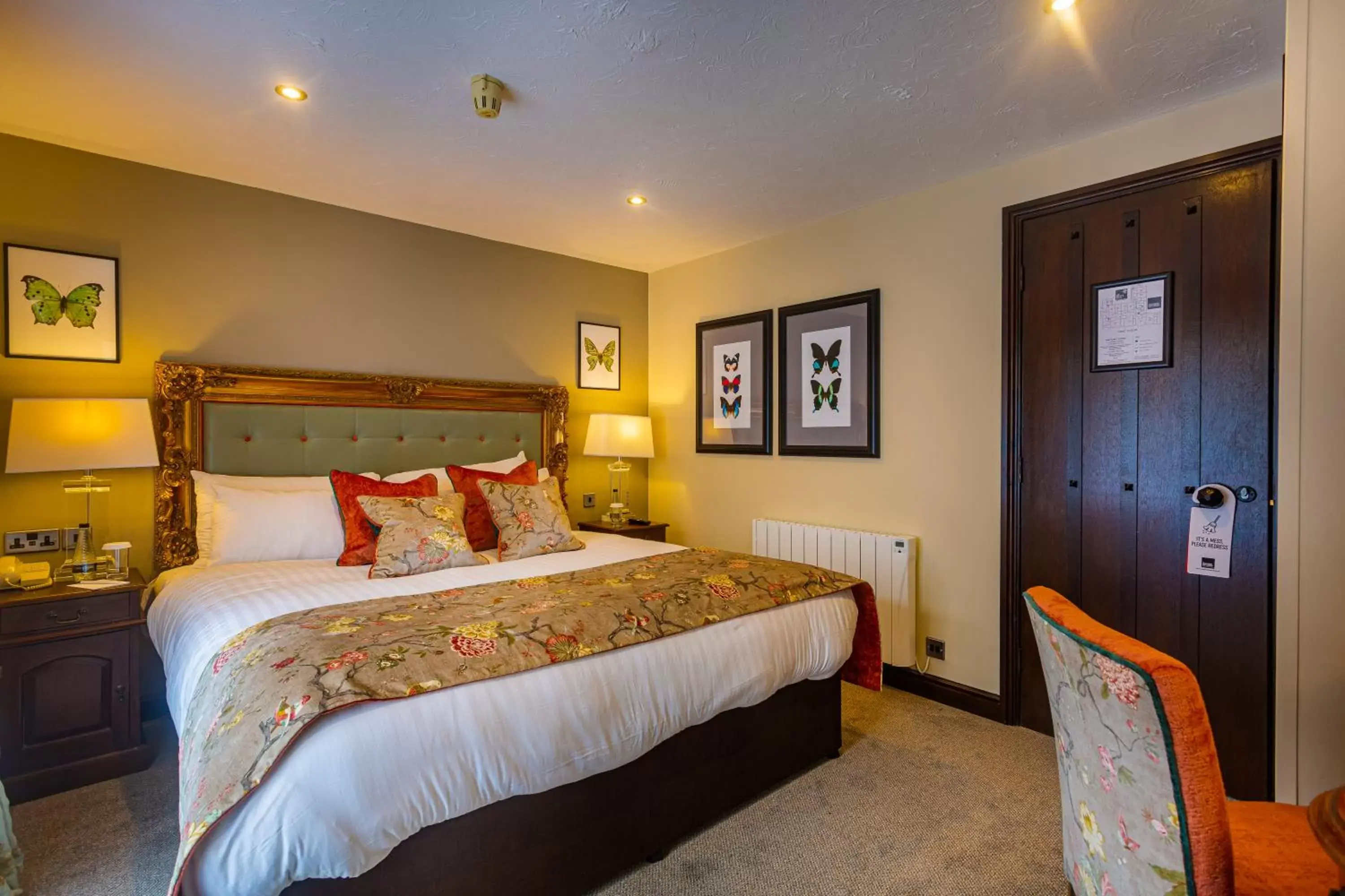 Bedroom, Bed in The Bell Inn, Stilton, Cambridgeshire