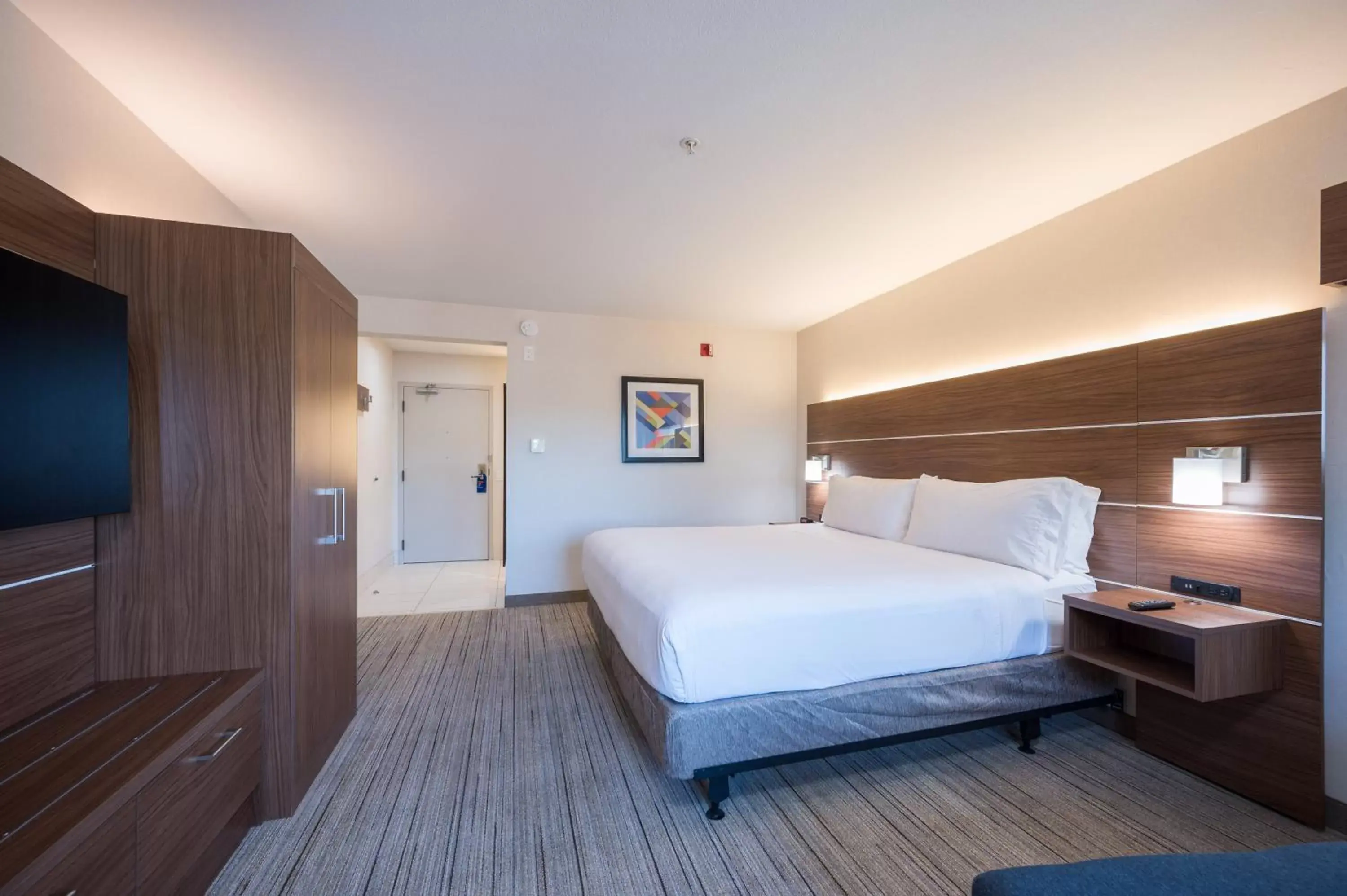 Photo of the whole room, Bed in Holiday Inn Express Grover Beach-Pismo Beach Area by IHG Photo of the whole room, Bed in Holiday Inn Express Grover Beach-Pismo Beach Area by IHG