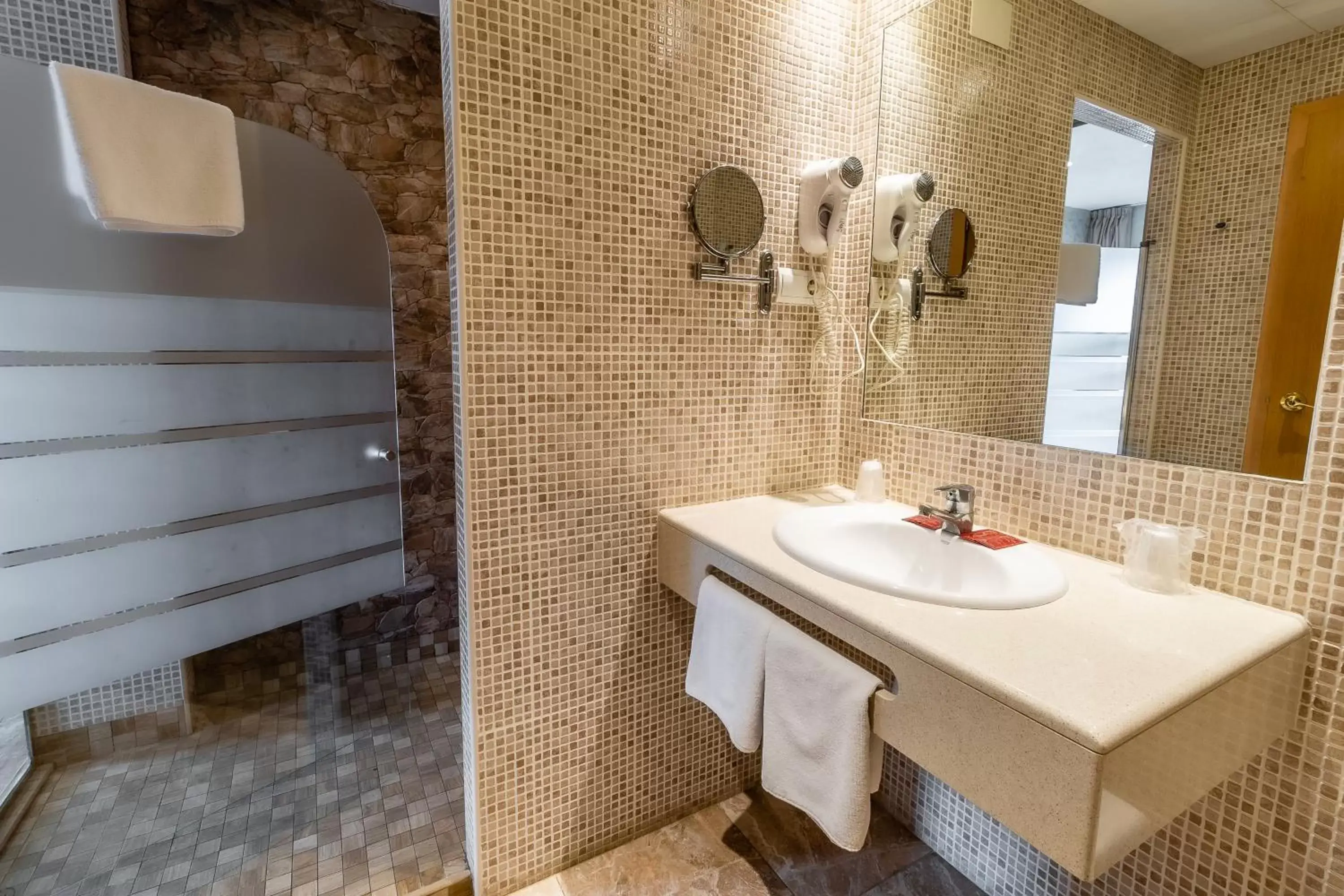 Bathroom in Hotelet elRetiro