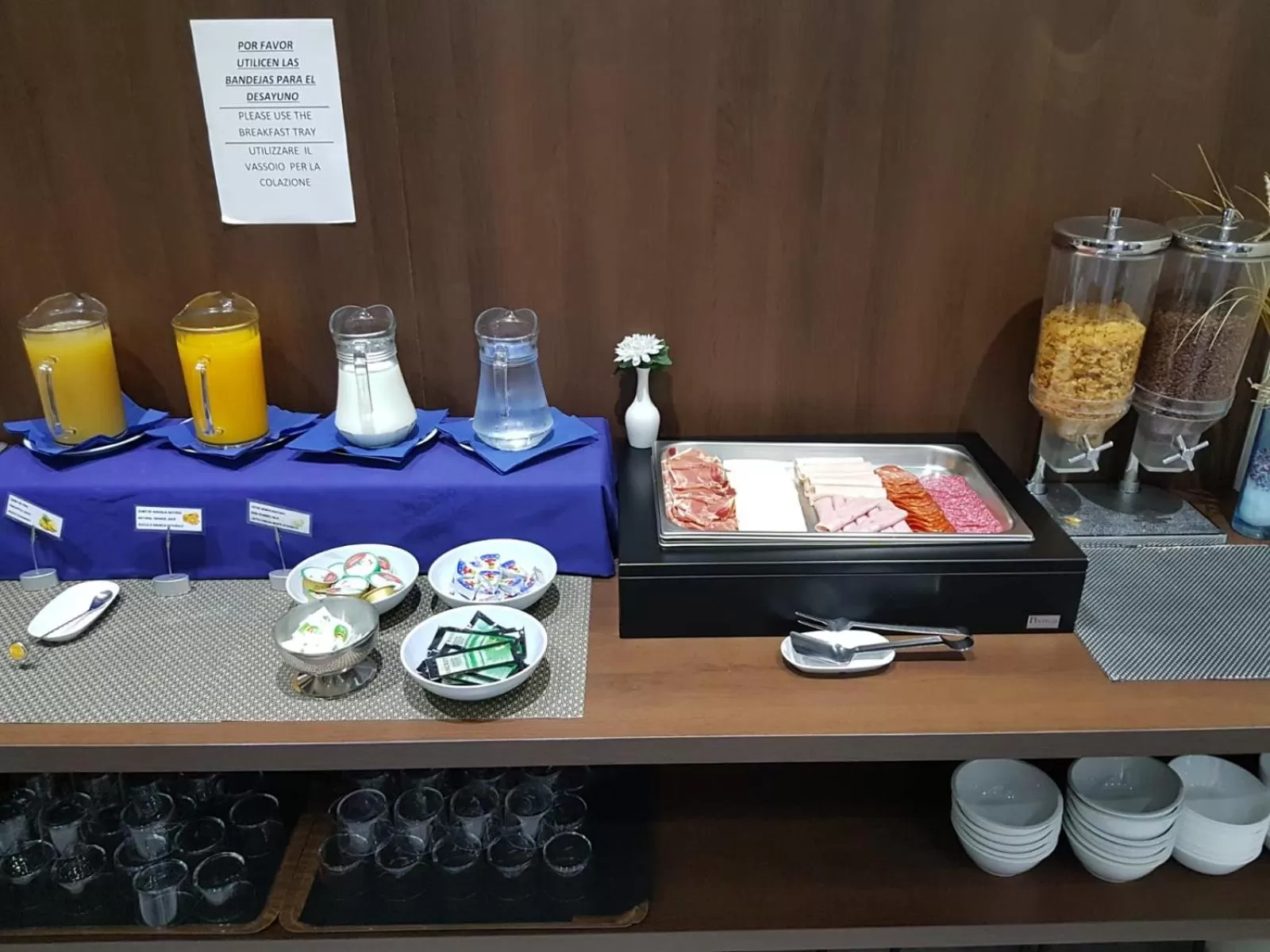 Continental breakfast in Hotel Olympia Universidades