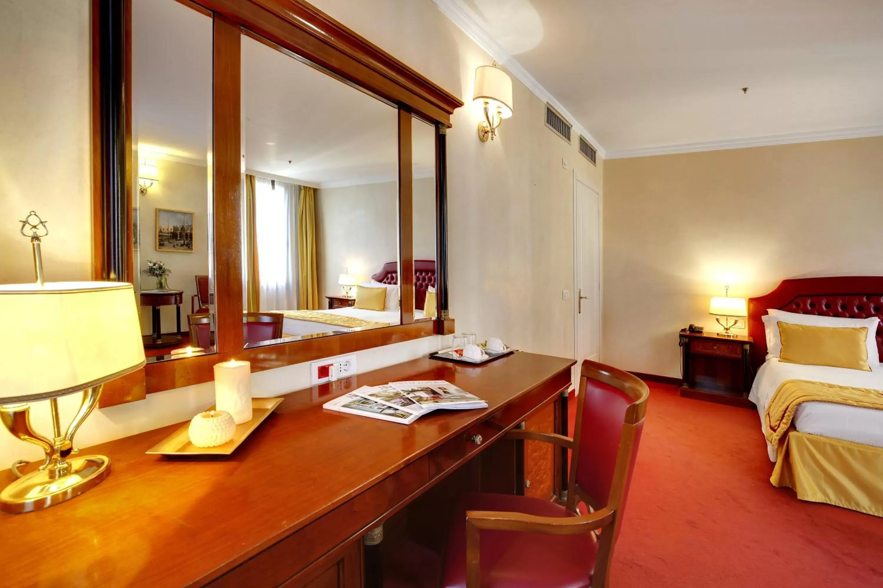 Photo of the whole room, Business Area/Conference Room in Hotel Donà Palace