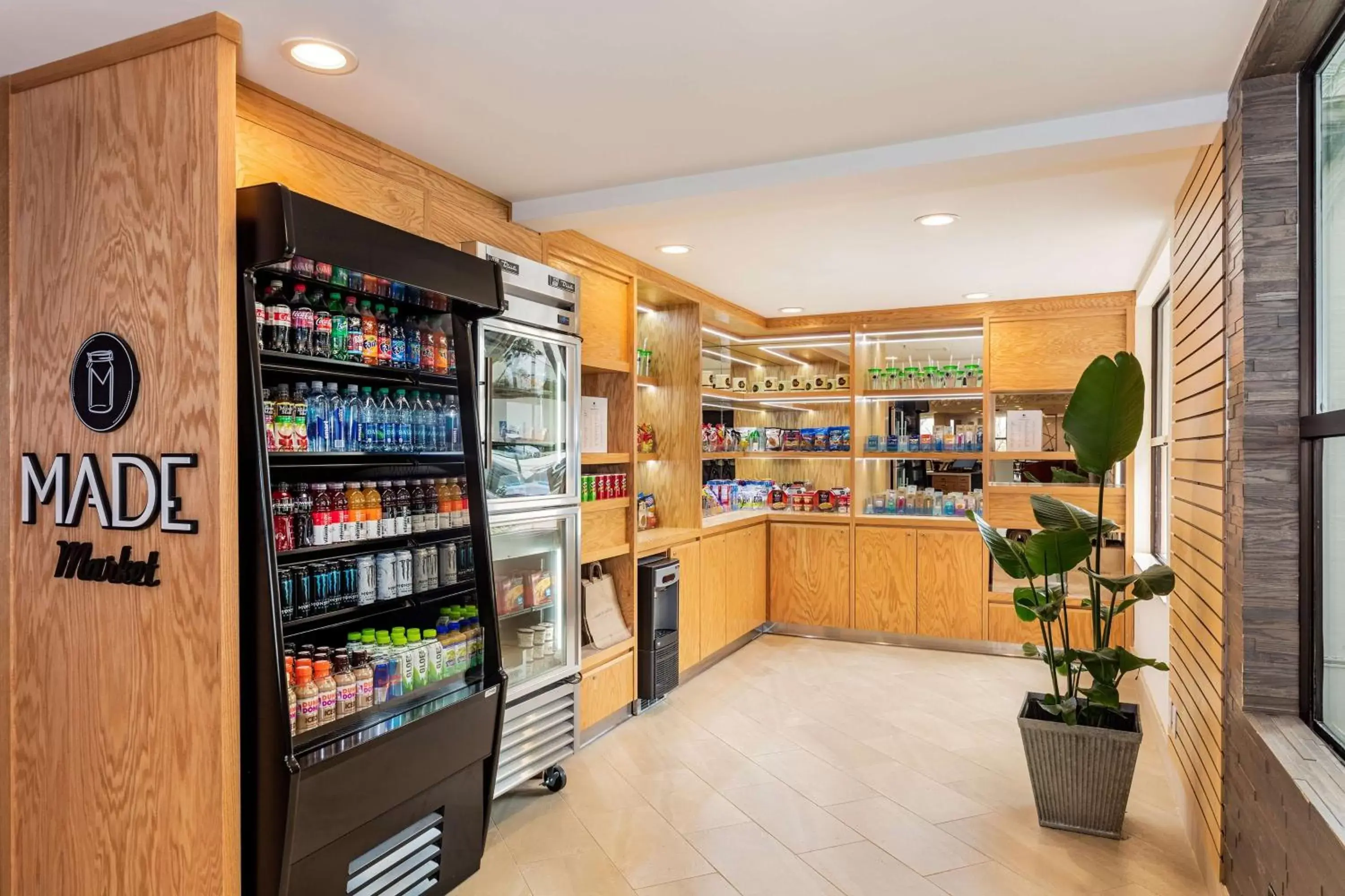 Restaurant/places to eat in Doubletree By Hilton Pomona Restaurant/places to eat in Doubletree By Hilton Pomona