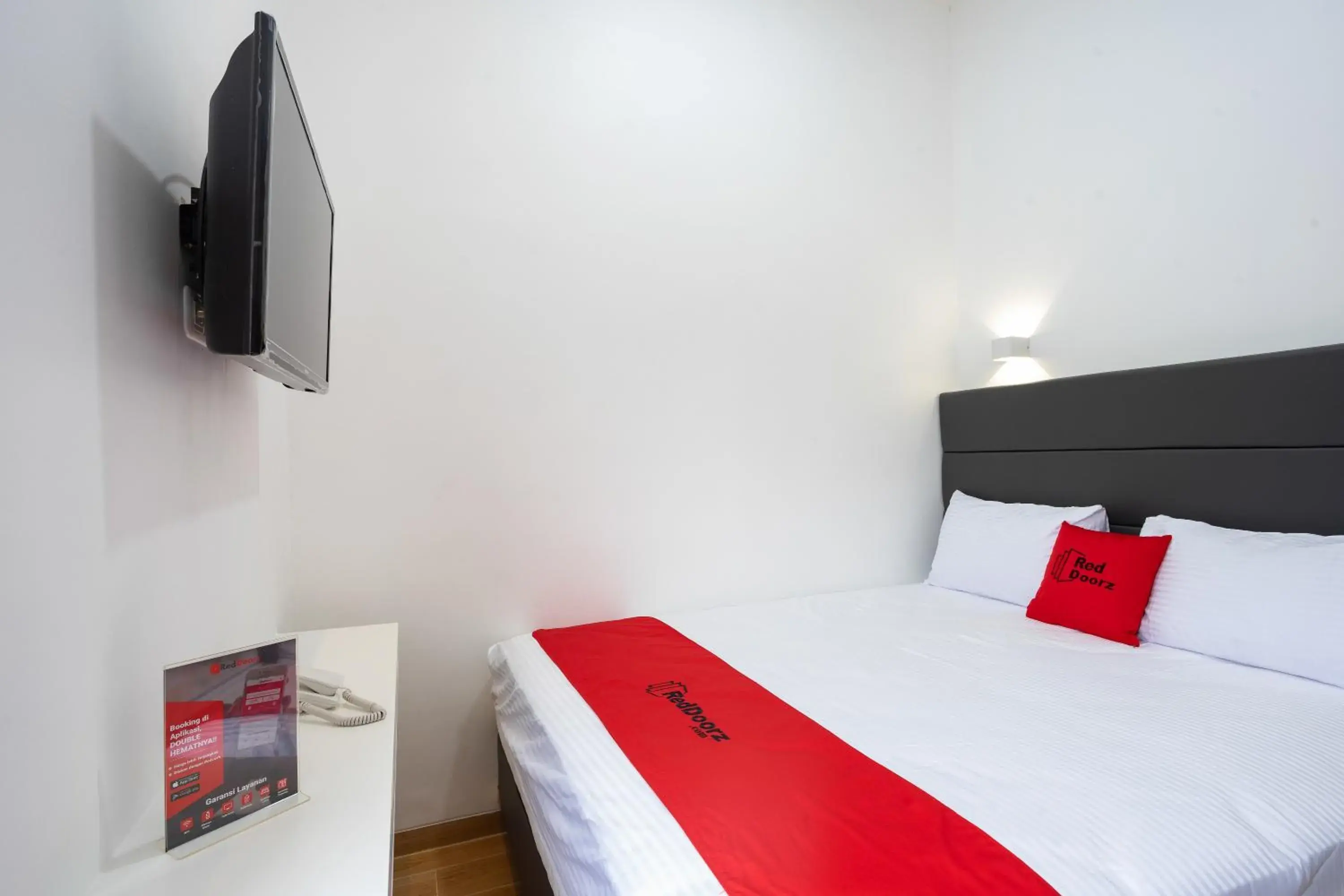 Bedroom, Bed in RedDoorz Plus @ Danau Sunter Utara Bedroom, Bed in RedDoorz Plus @ Danau Sunter Utara