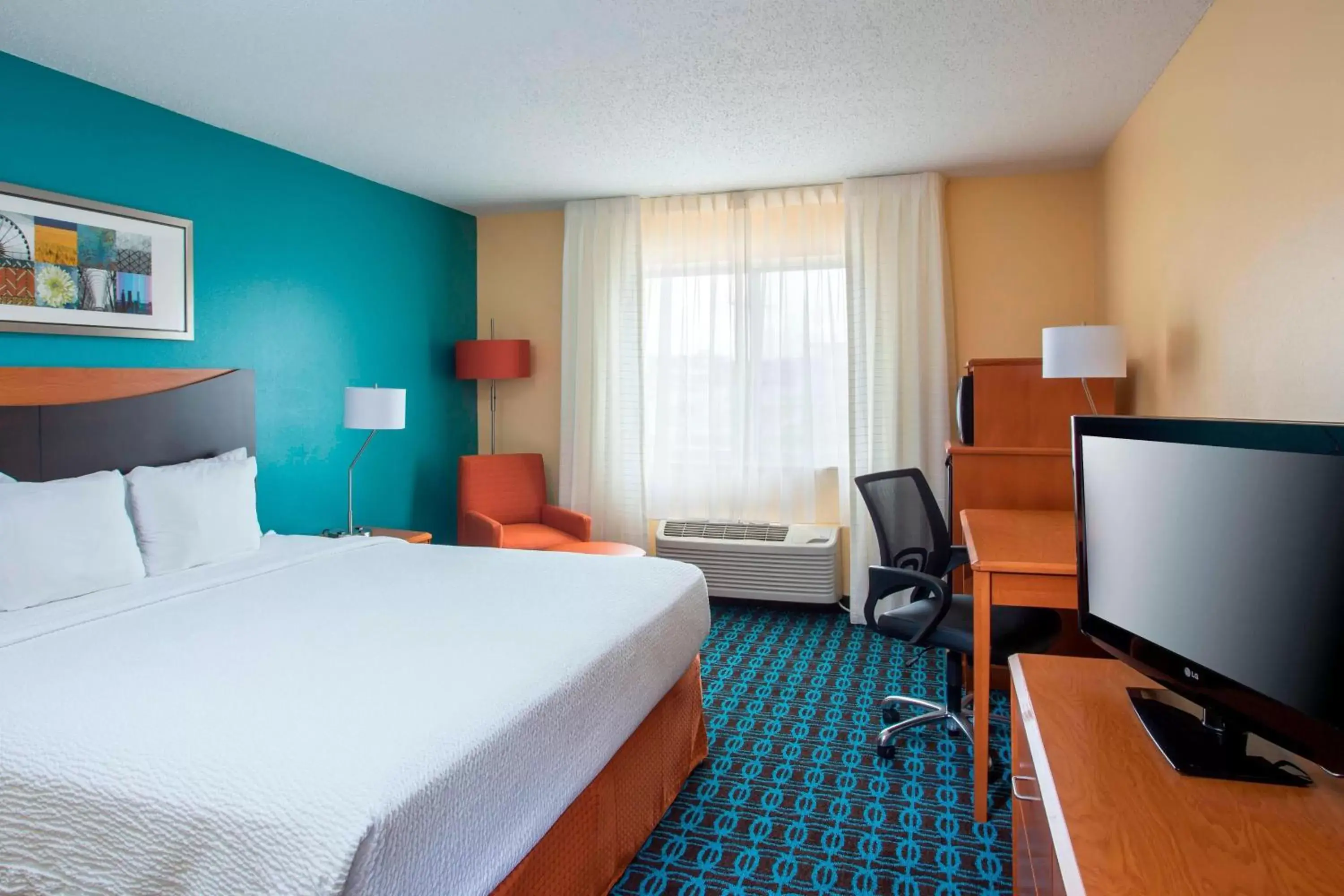 Photo of the whole room, Bed in Fairfield Inn & Suites Tyler