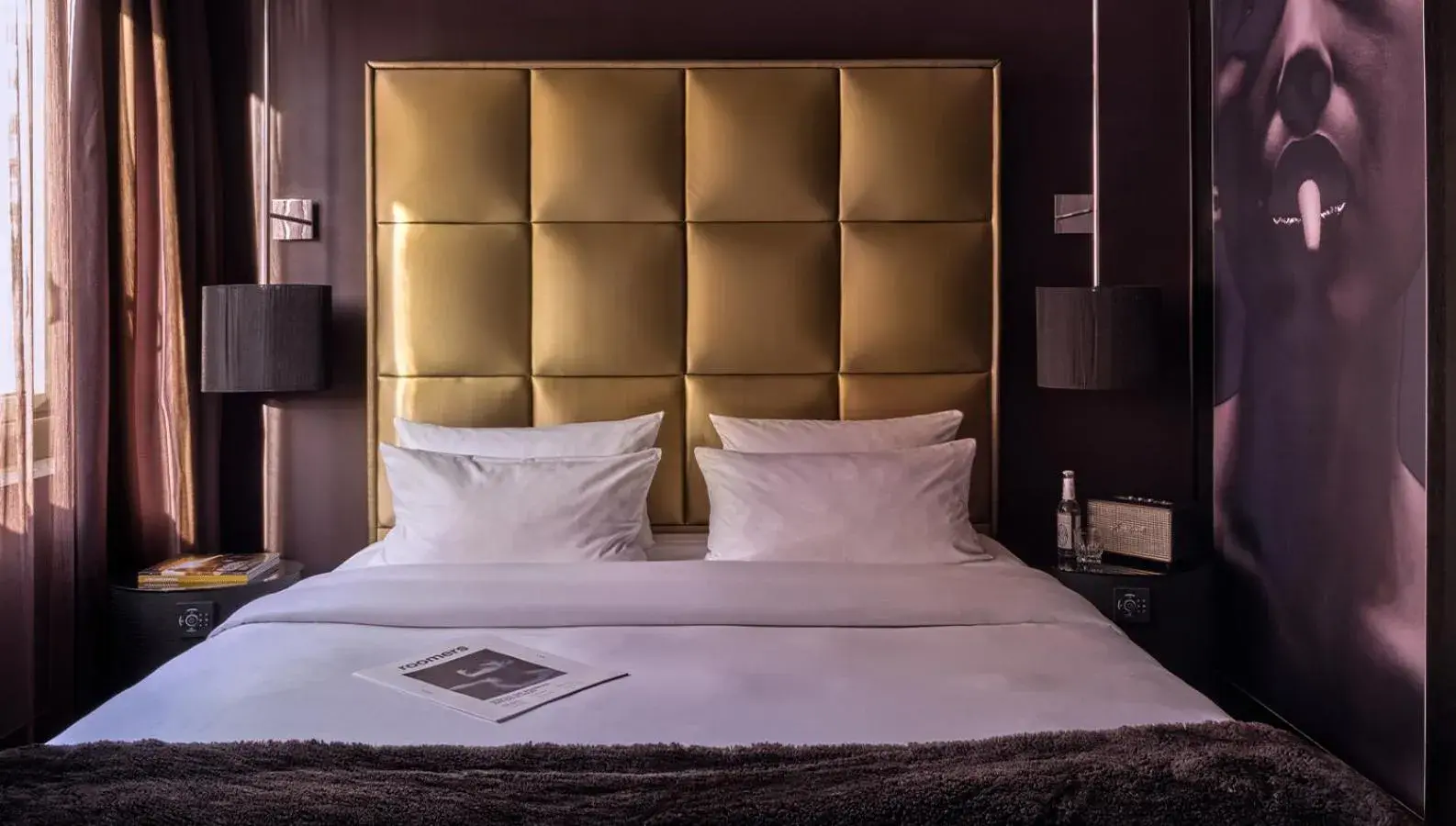 Bed in Roomers Frankfurt The Legend, a member of Design Hotels