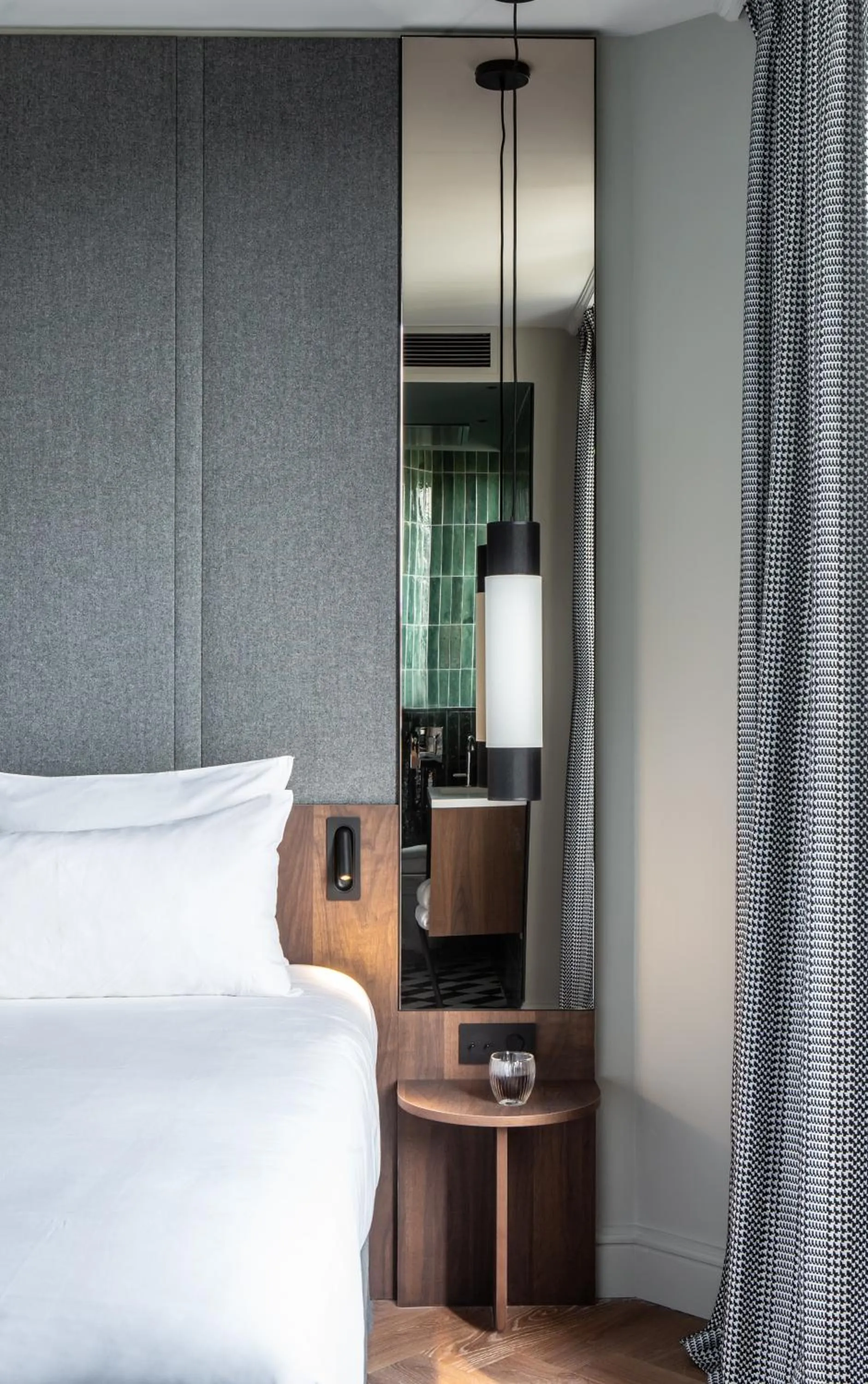 Bed in ibis Styles Paris Gare du Nord TGV