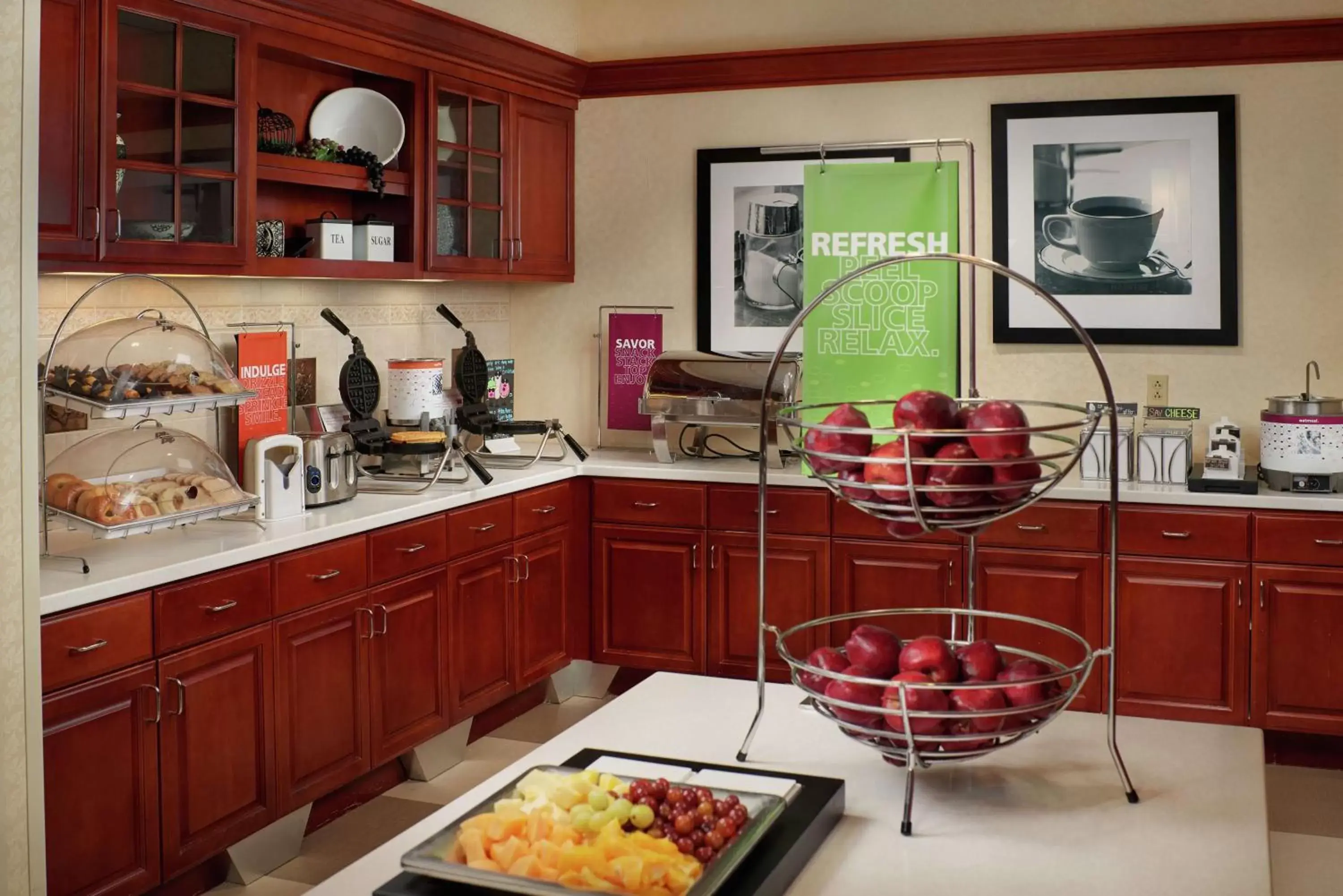 Dining area, Kitchen/Kitchenette in Hampton Inn & Suites Roswell