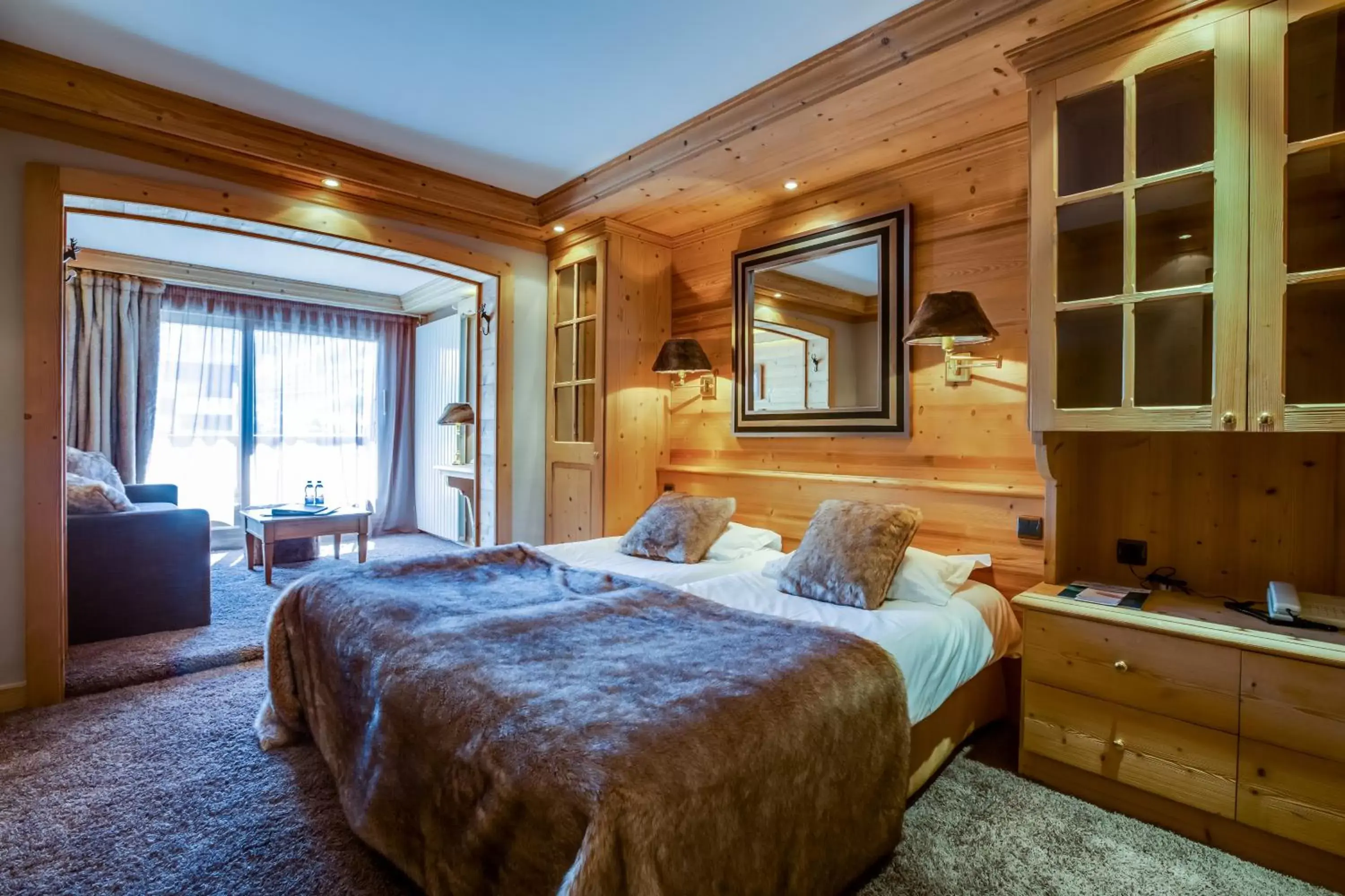 Classic Double Room - Living room & Mountain View in Hotel Tsanteleina