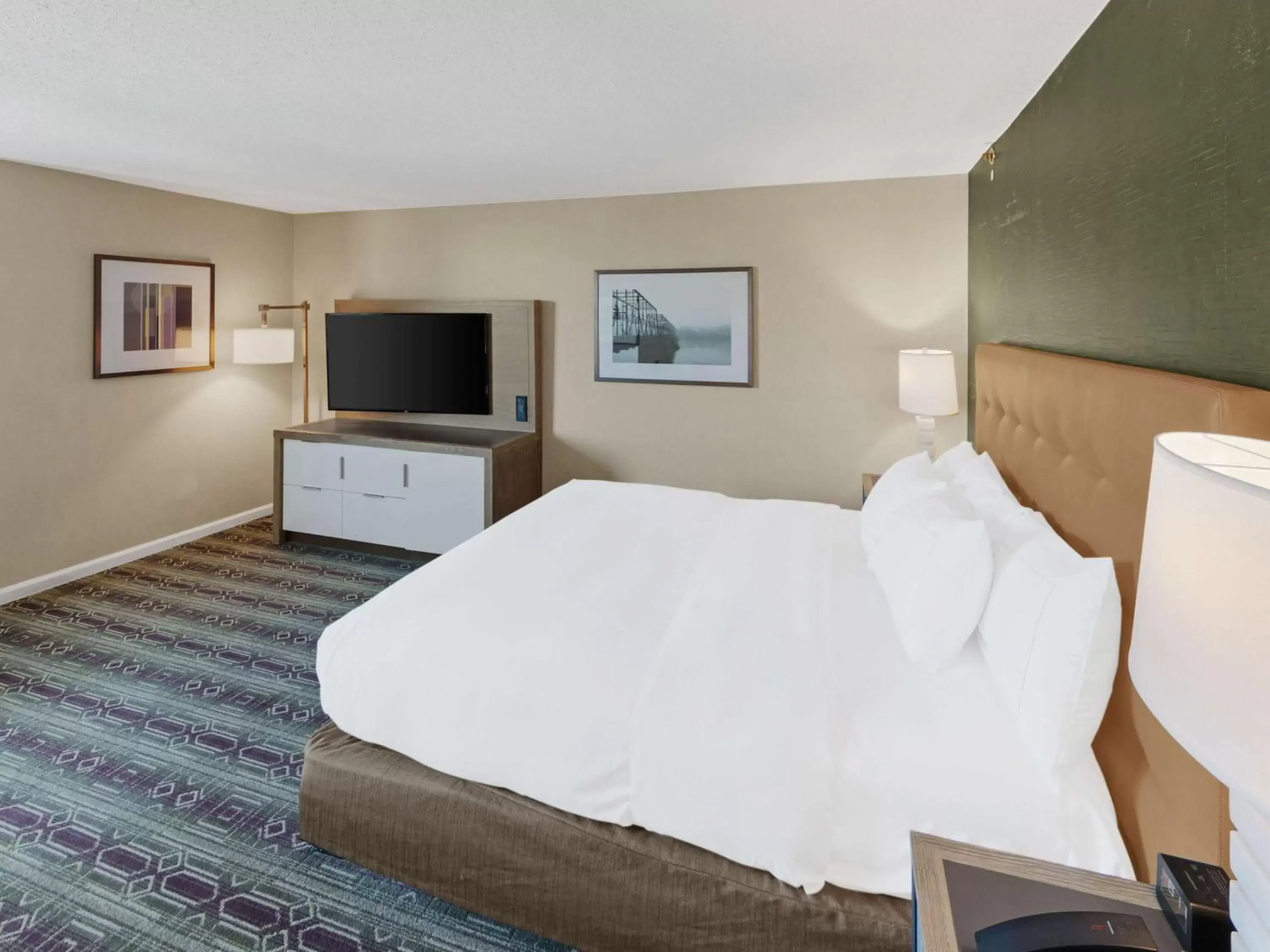 Bed in Hilton Harrisburg near Hershey Park Bed in Hilton Harrisburg near Hershey Park