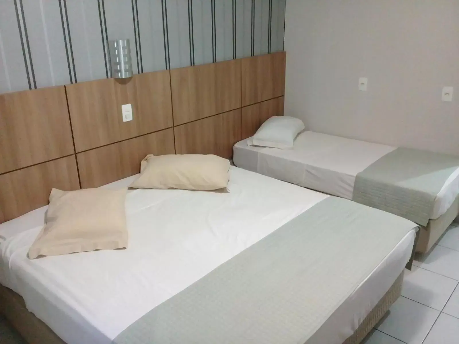 Bed in Hotel Maestro Executive Toledo