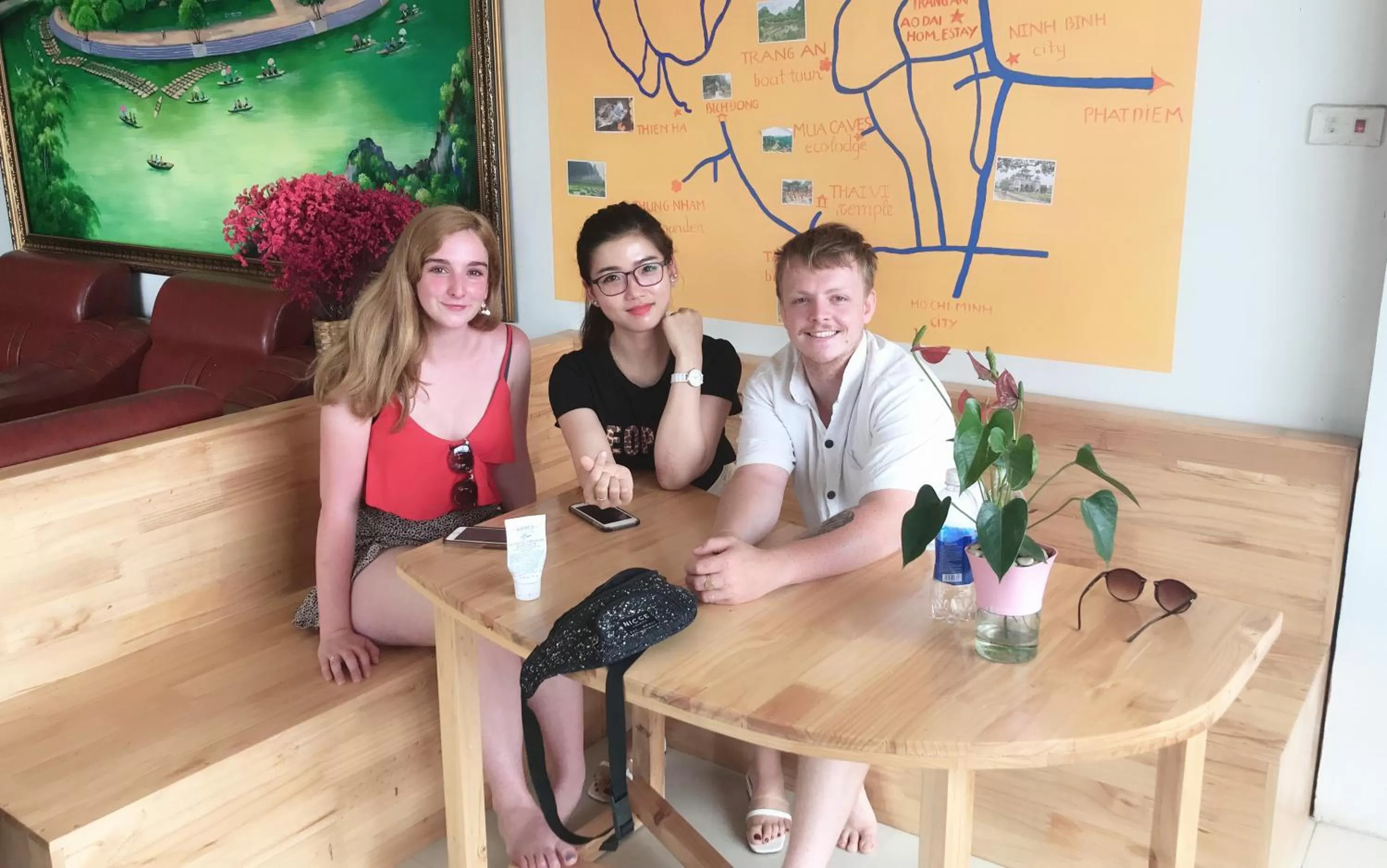 Communal lounge/ TV room in Trang An Ao Dai Homestay