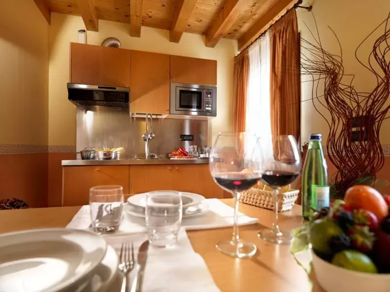 Kitchen or kitchenette, Restaurant/Places to Eat in Hotel & Residence Roma