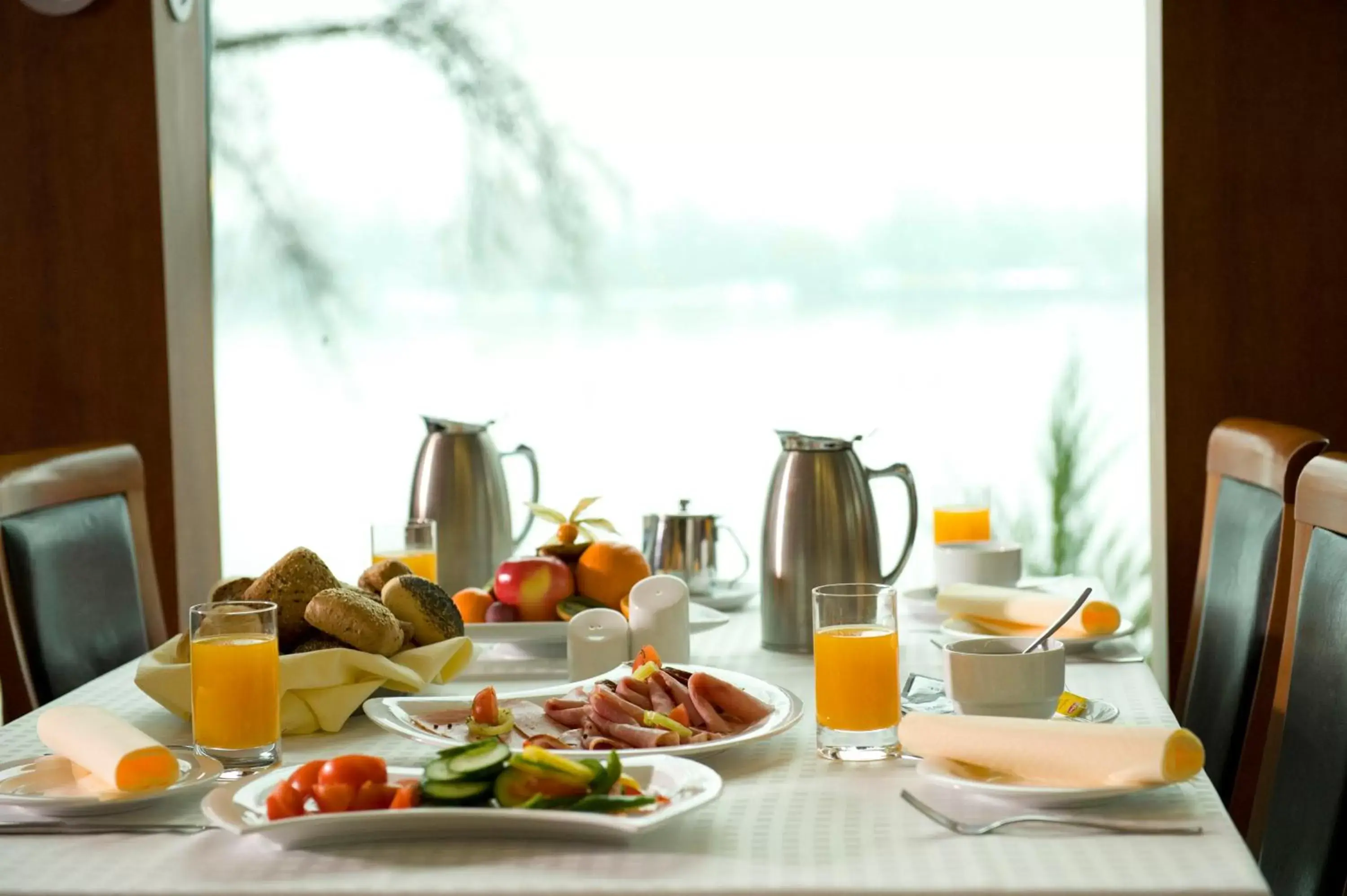 Restaurant/places to eat, Breakfast in Holiday Beach Budapest Wellness Hotel with Sauna Park