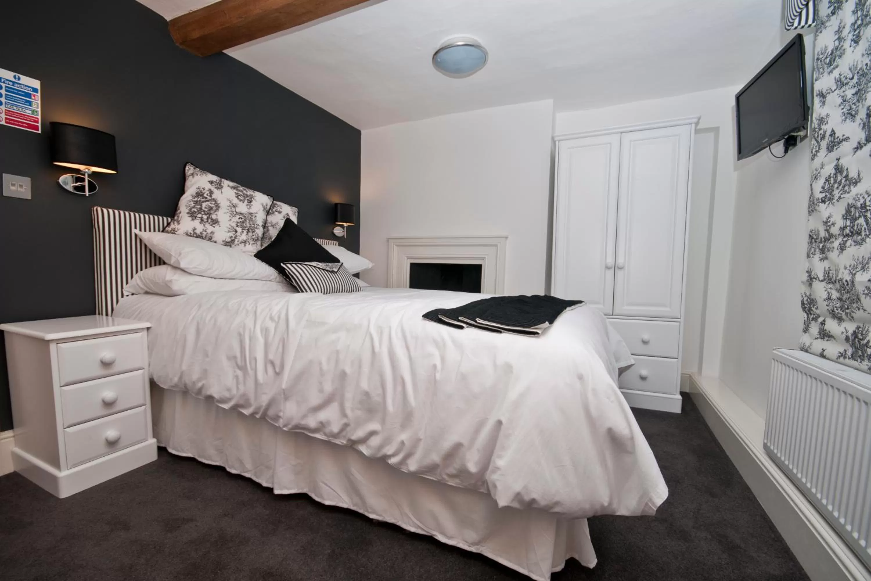 Photo of the whole room, Bed in The Vernon