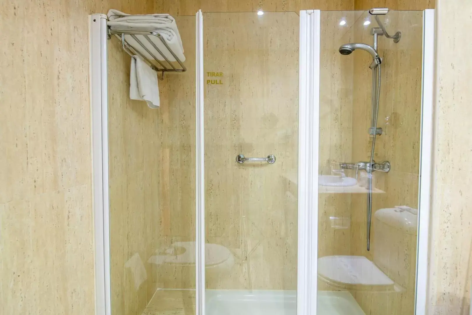 Shower, Bathroom in Amura Alcobendas