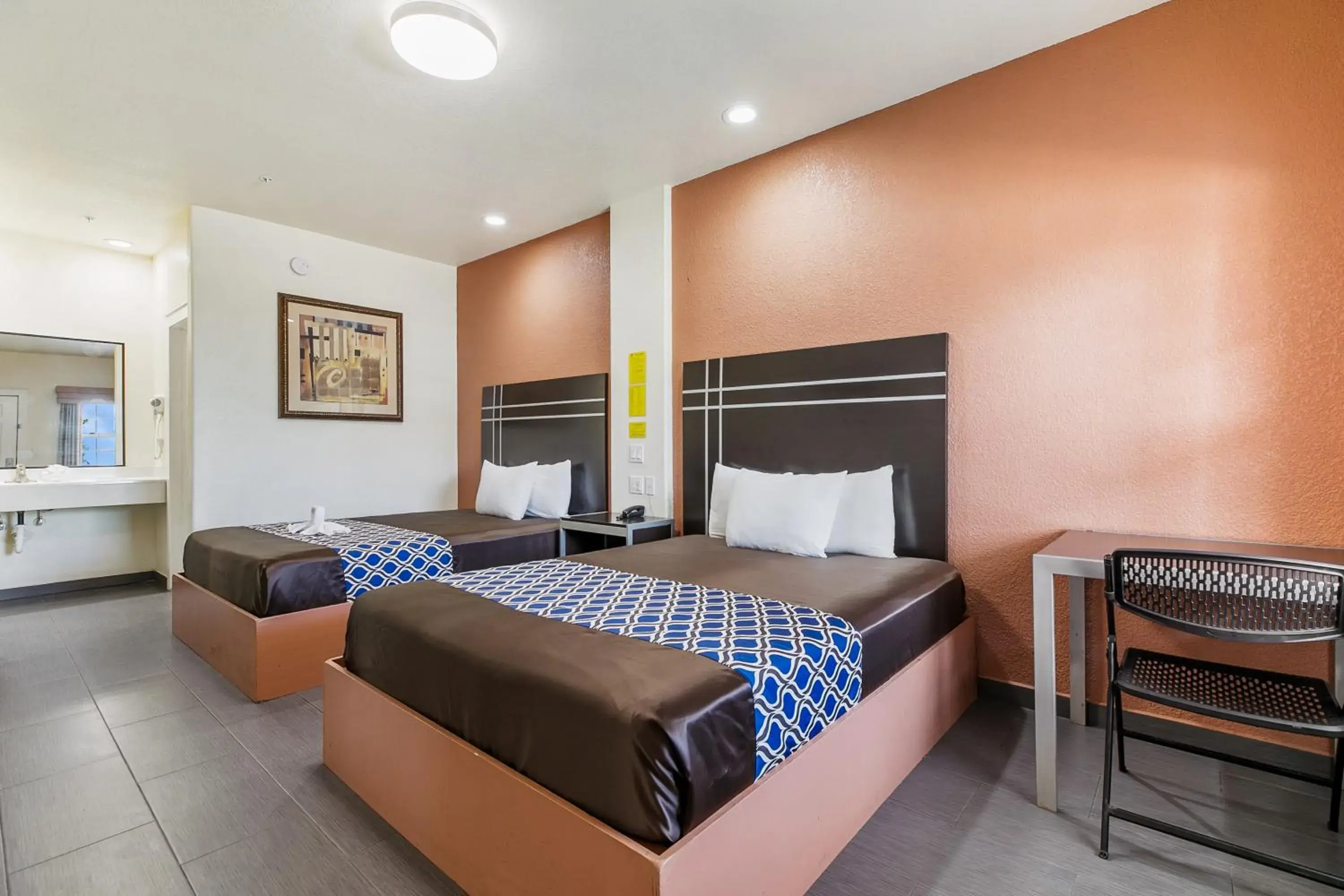 Bed in Lighthouse Inn Bed in Lighthouse Inn