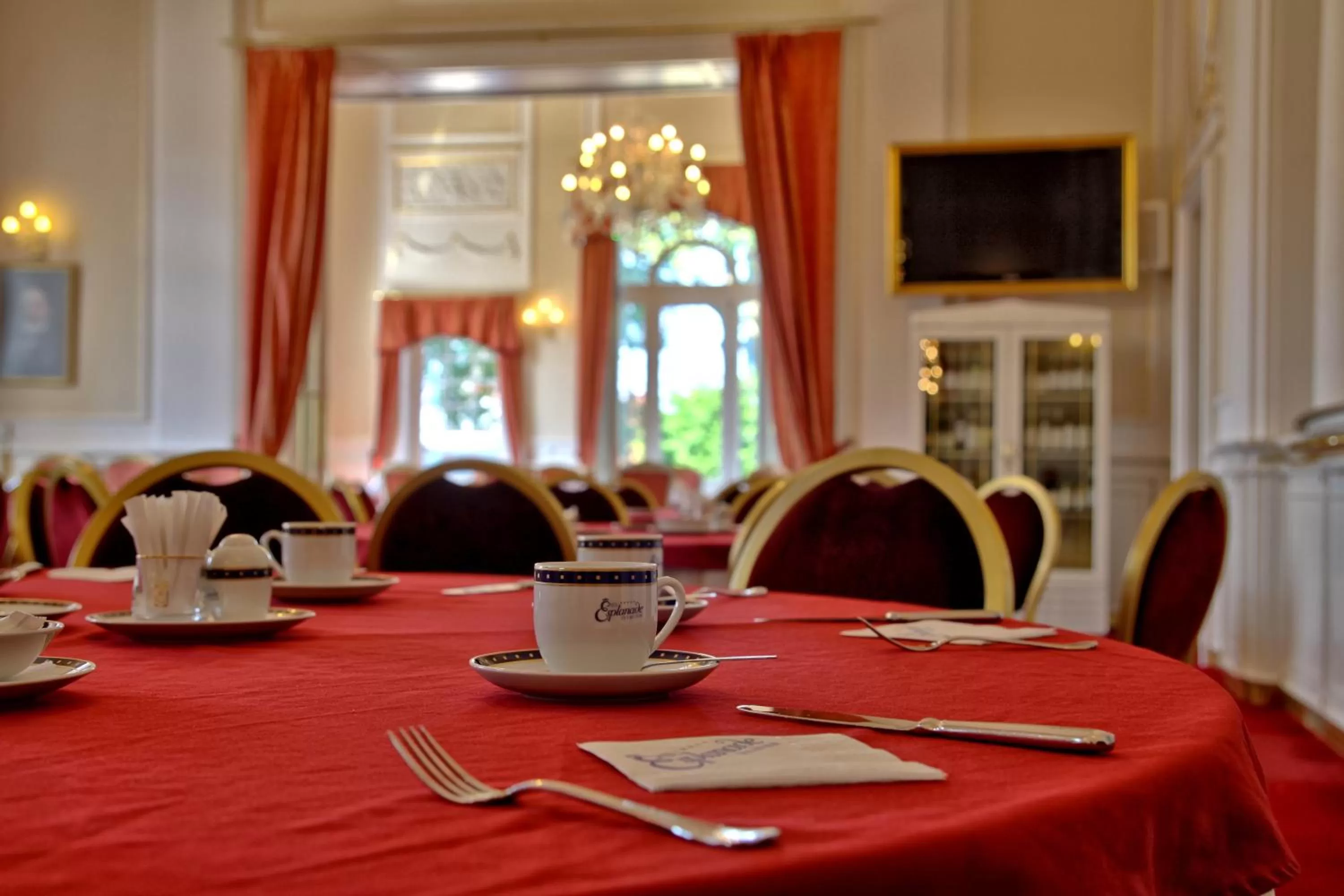 Restaurant/places to eat in Esplanade Spa and Golf Resort