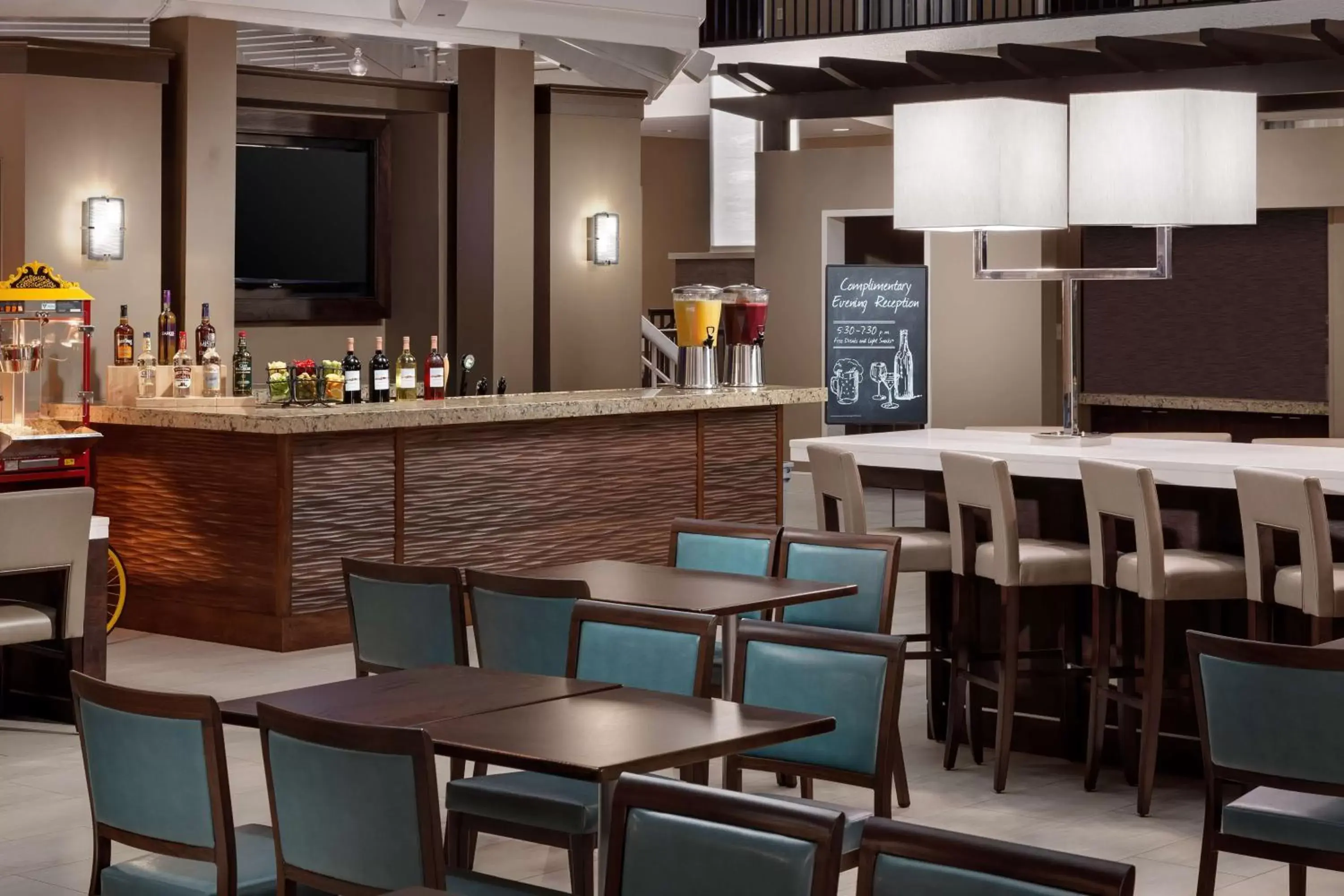 Lounge or bar, Restaurant/Places to Eat in Embassy Suites by Hilton Orlando Lake Buena Vista Resort