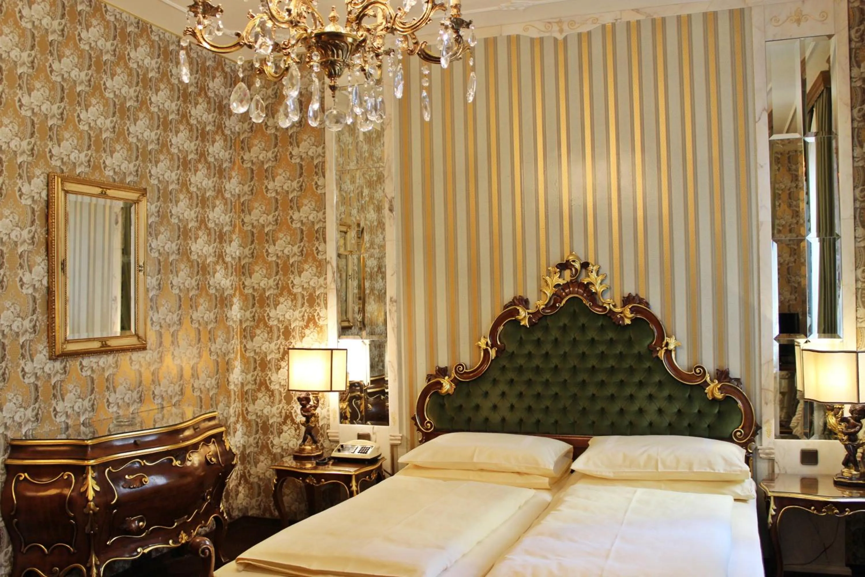 Bedroom, Bed in Hotel Palais Porcia