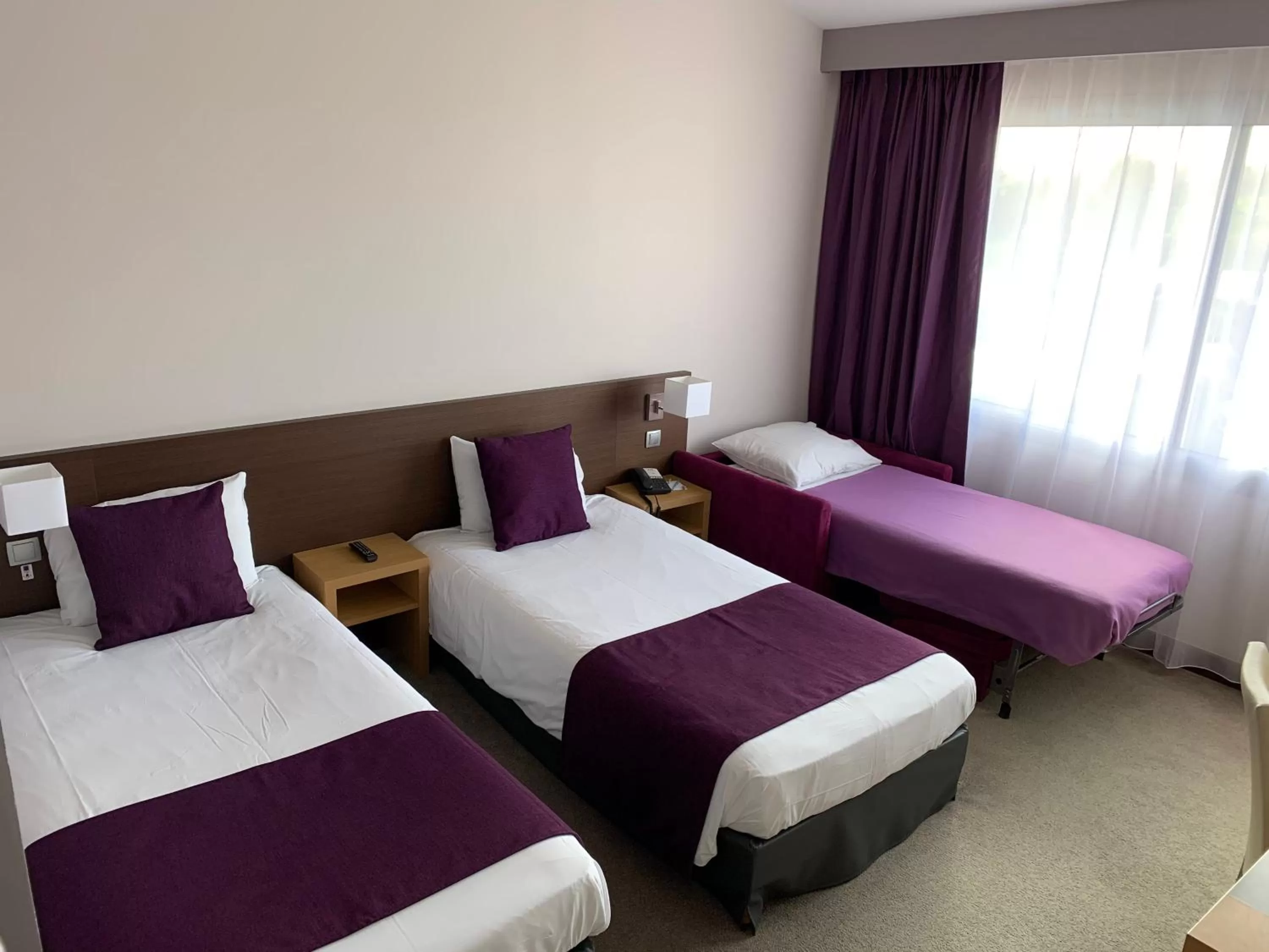 Photo of the whole room, Bed in Mercure Toulouse Aéroport Golf de Seilh