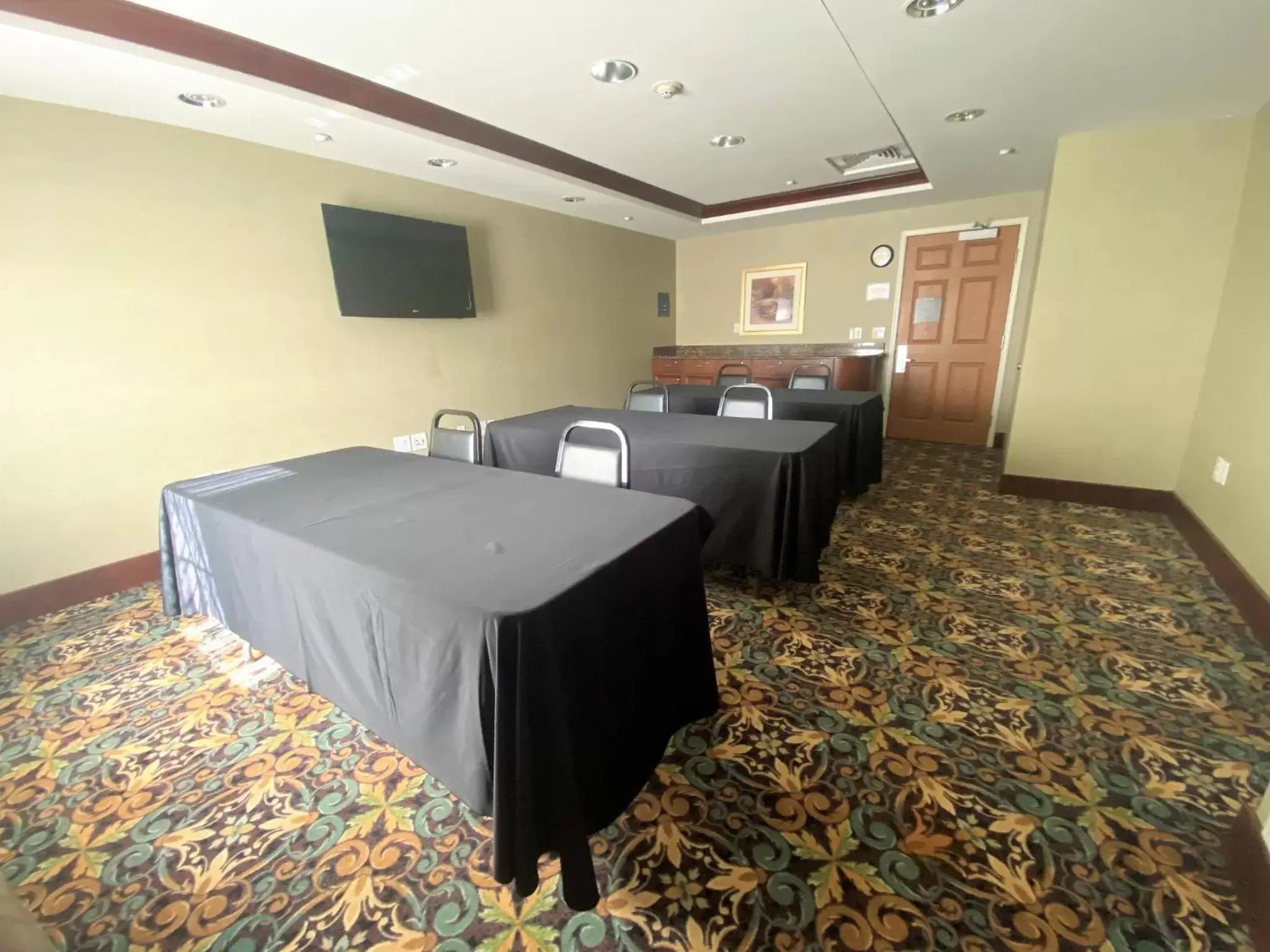 Meeting/conference room in Staybridge Suites Great Falls, an IHG Hotel