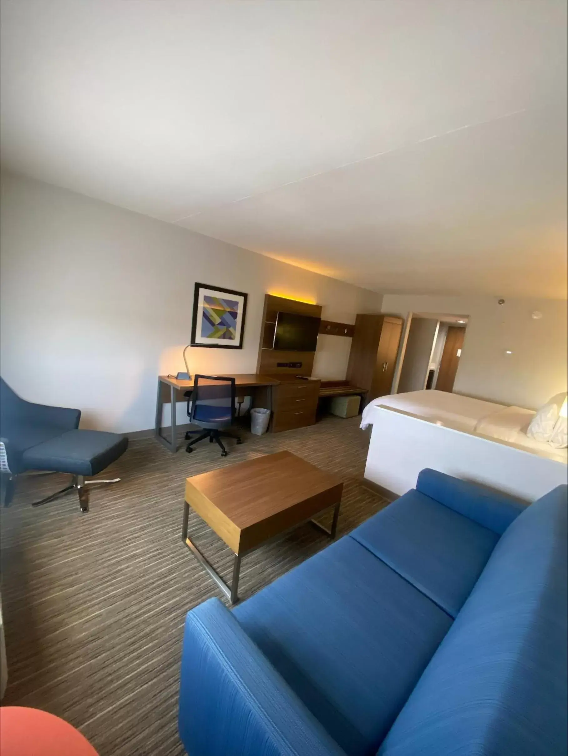 Bed, Seating Area in Holiday Inn Express Hotel and Suites Mesquite, an IHG Hotel