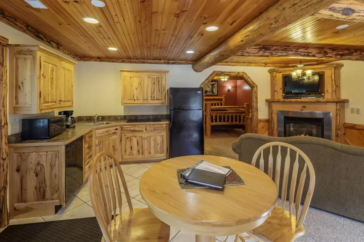 Kitchen/Kitchenette in Sojourner's Lodge & Log Cabin Suites