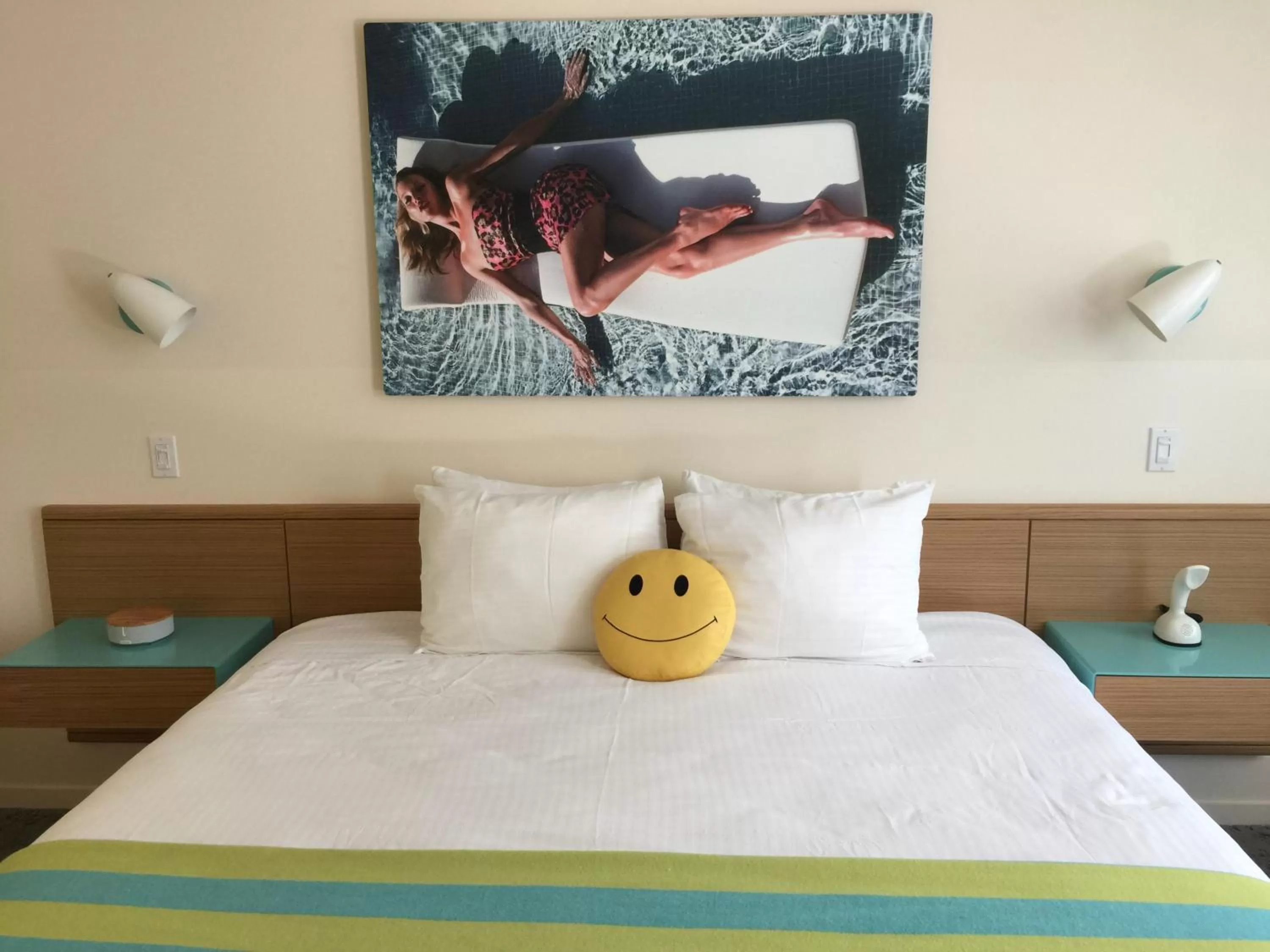 Photo of the whole room, Bed in The Beverly Laurel Hotel at West Hollywood