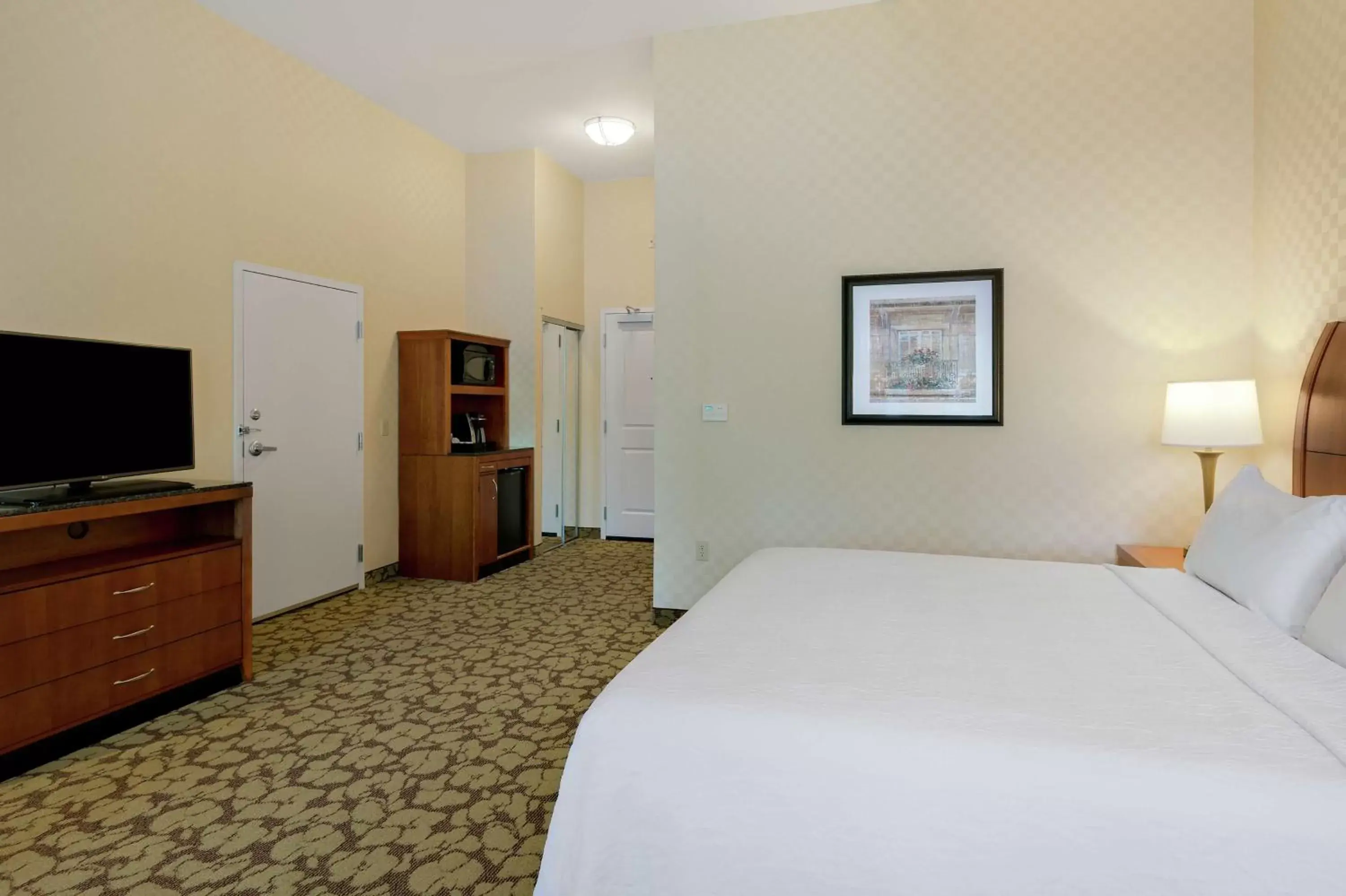 Bedroom, Bed in Hilton Garden Inn Sacramento Elk Grove