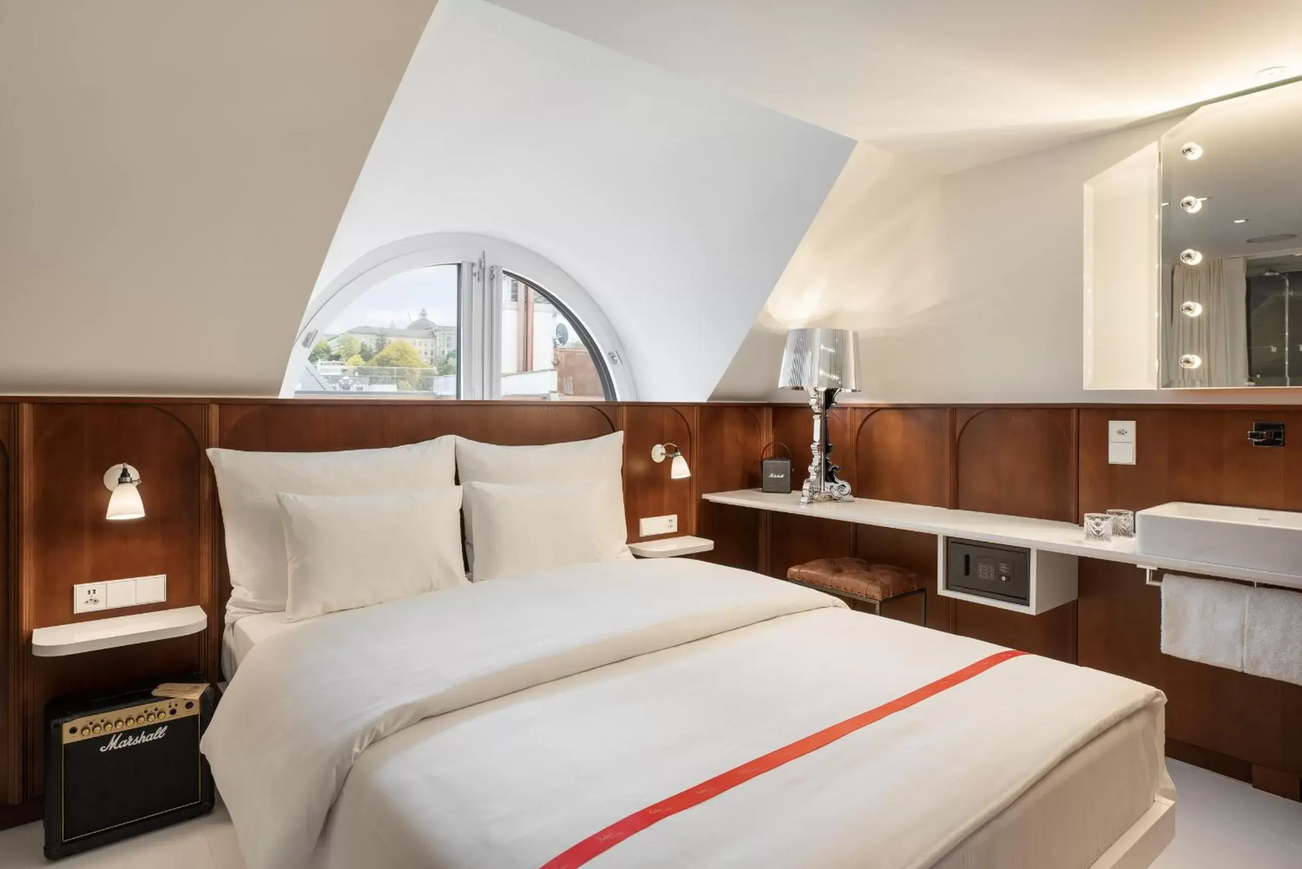 Photo of the whole room, Bed in Ruby Mimi Hotel Zurich