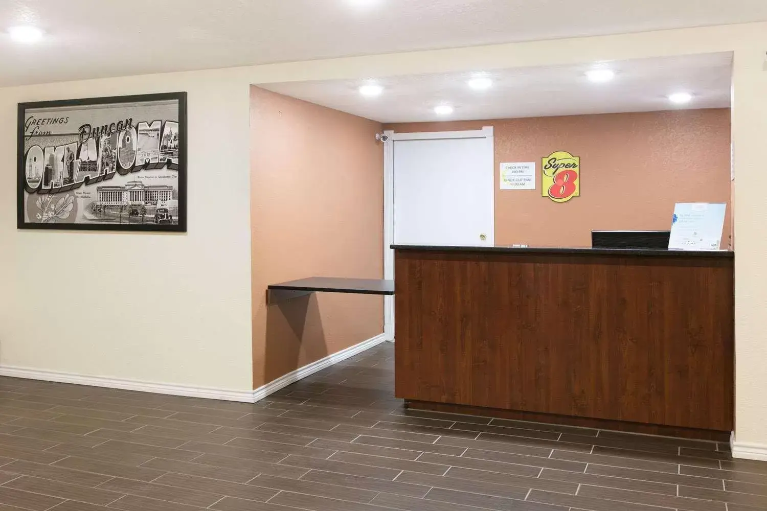Lobby or reception in Super 8 by Wyndham Duncan Lobby or reception in Super 8 by Wyndham Duncan