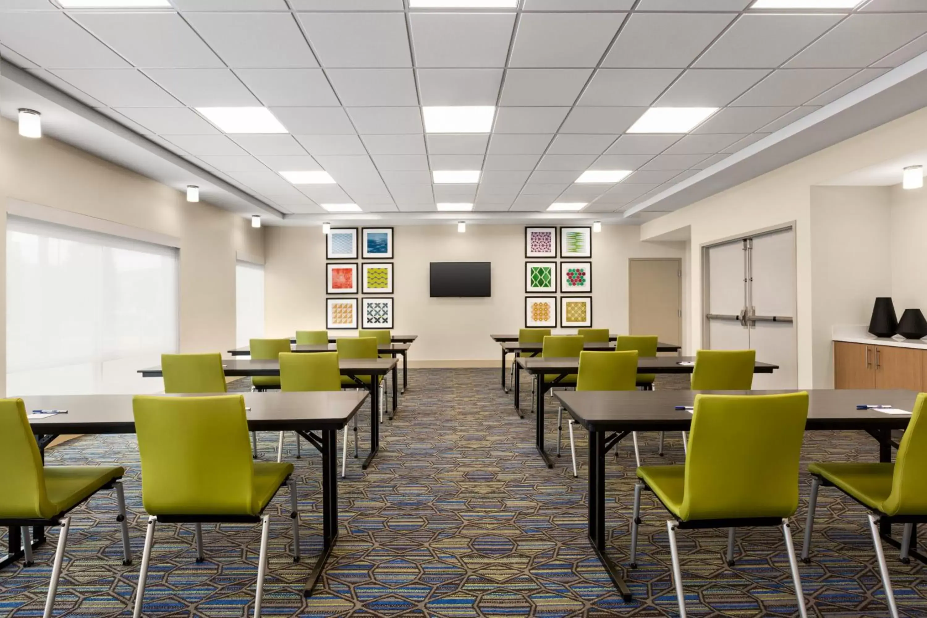 Meeting/conference room in Holiday Inn Express & Suites - Ukiah, an IHG Hotel