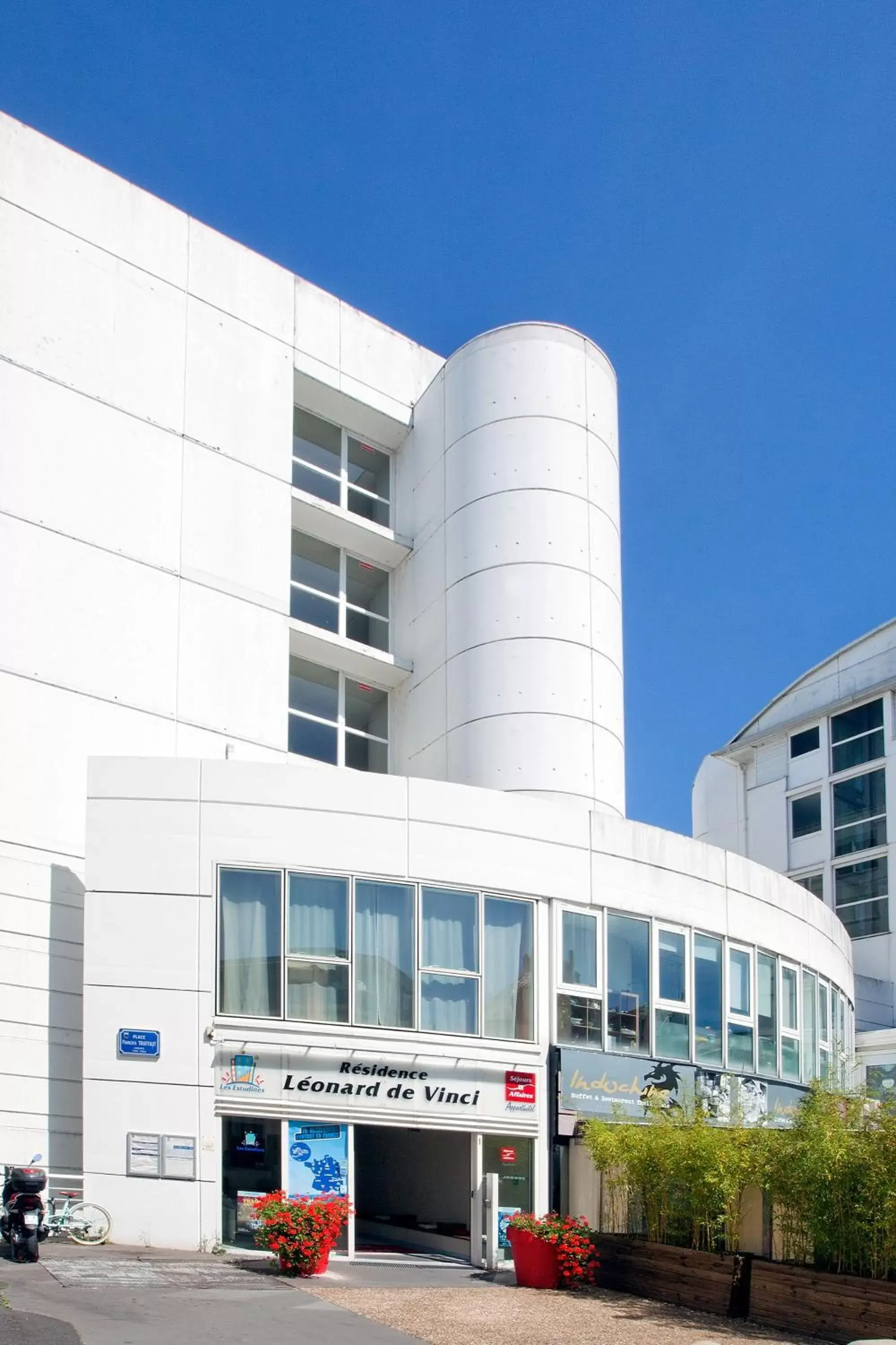 Facade/entrance in Séjours & Affaires Tours Léonard De Vinci Facade/entrance in Séjours & Affaires Tours Léonard De Vinci