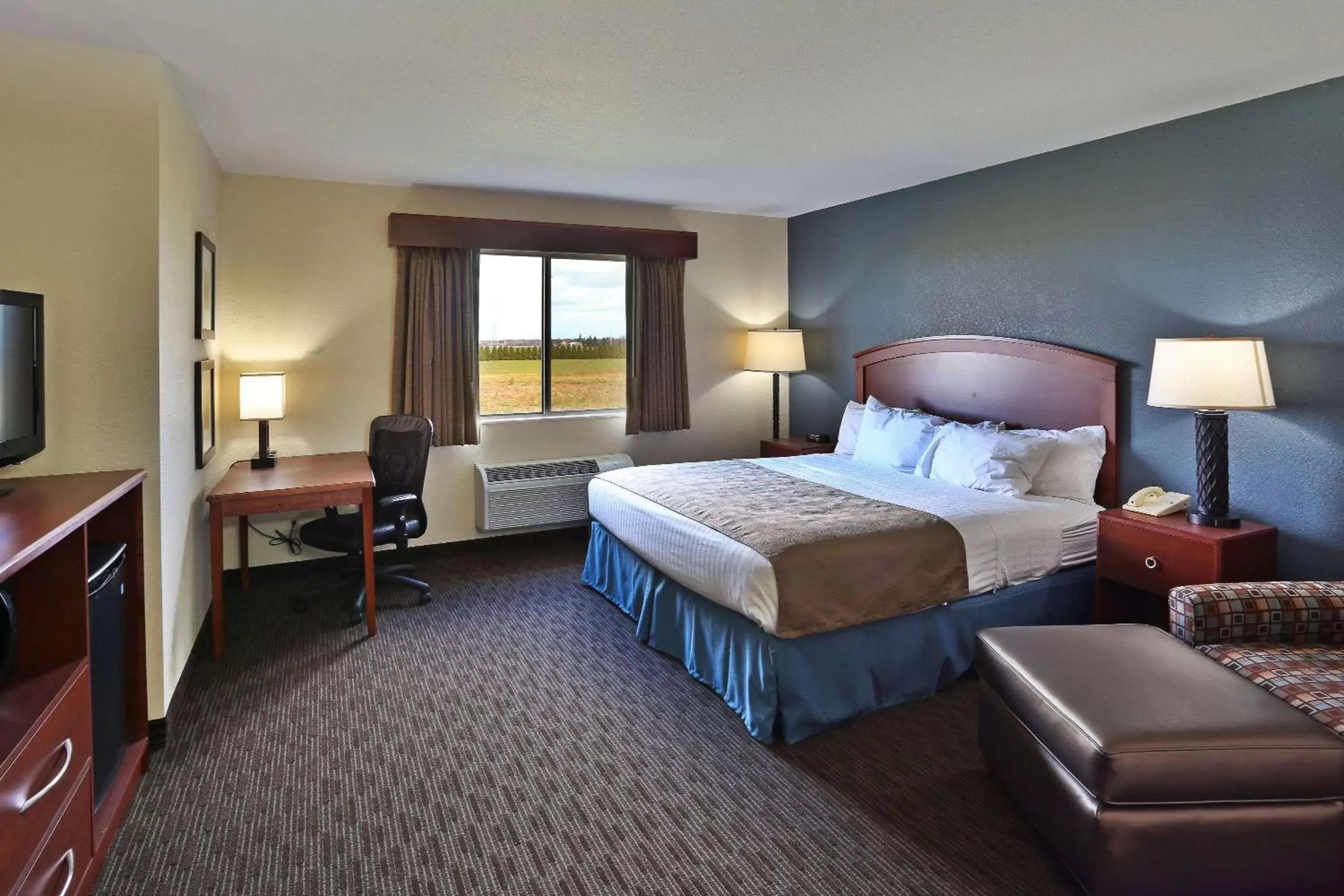 Photo of the whole room in AmericInn by Wyndham Bay City