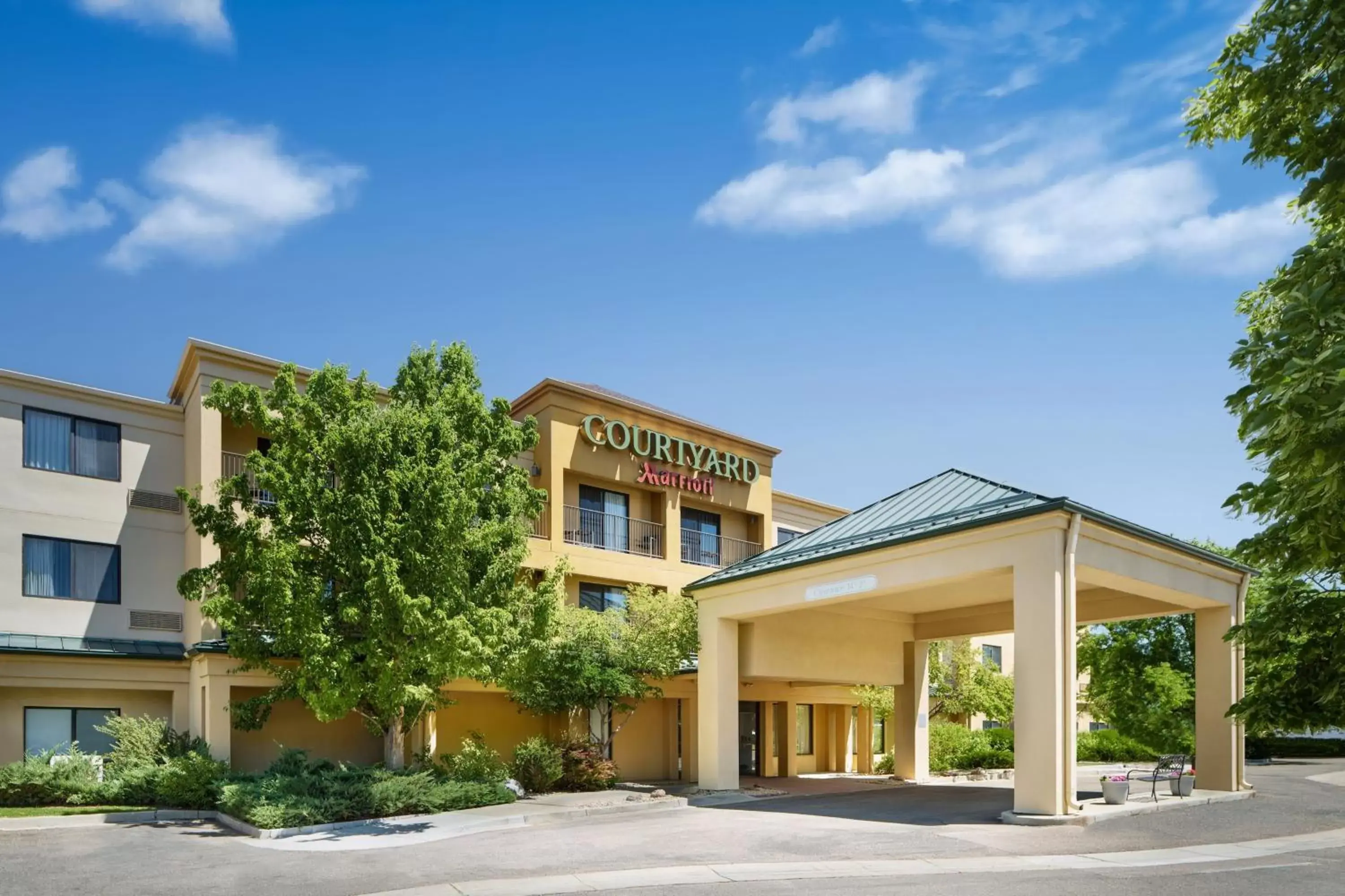 Property Building in Courtyard Boulder Longmont