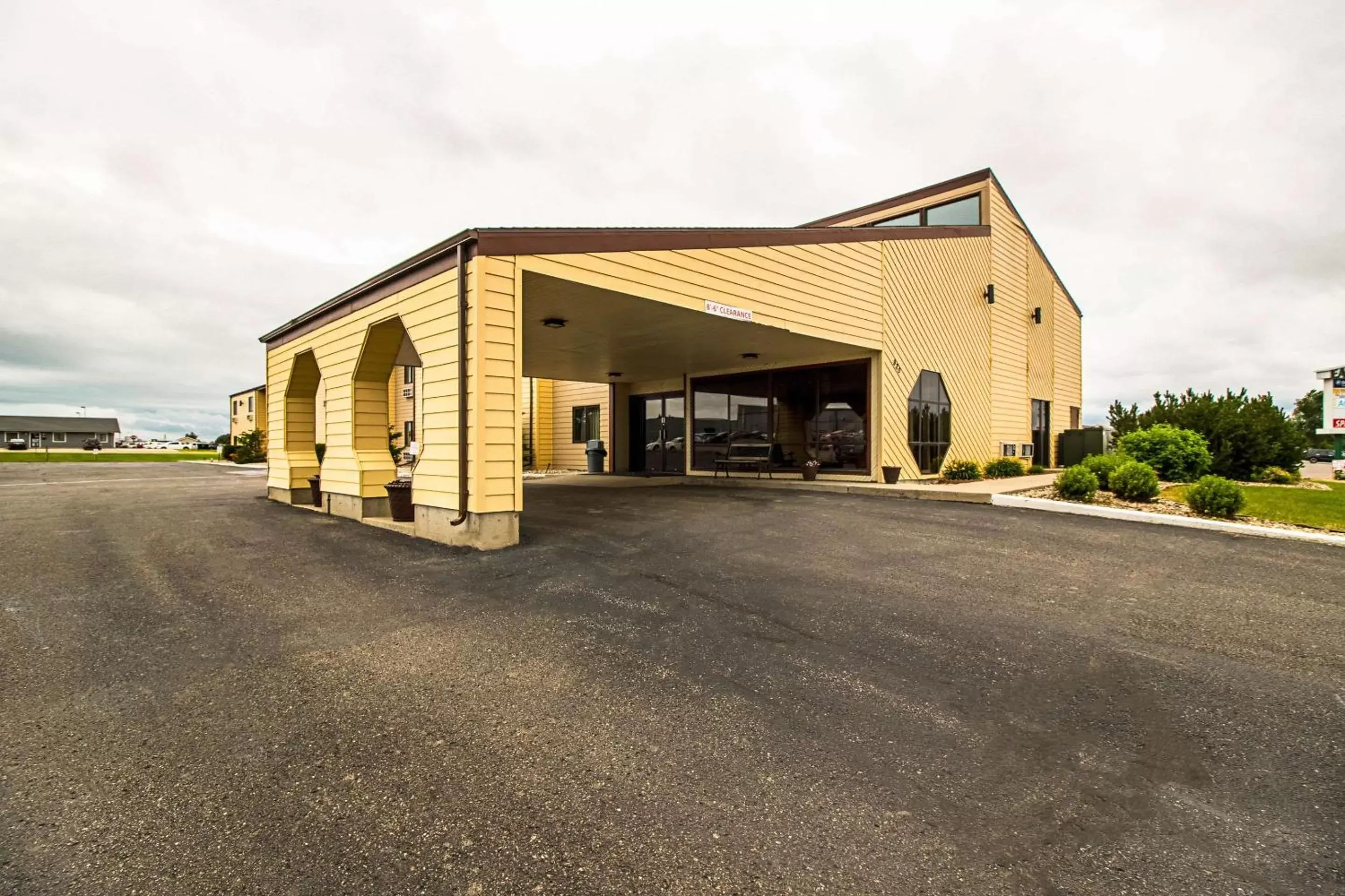 Property Building in Econo Lodge Watertown