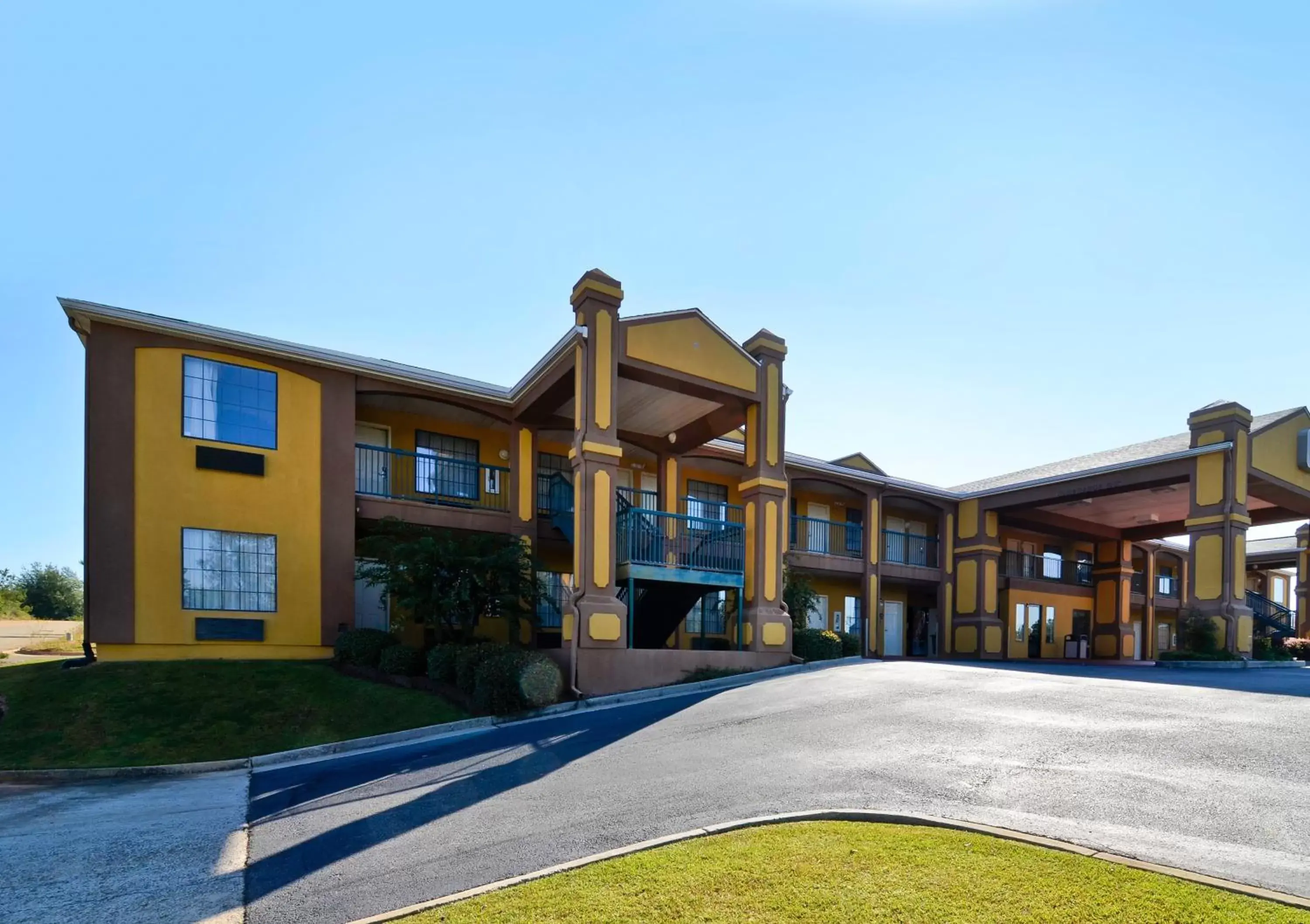 Property building in Peach State Inn & Suites Property building in Peach State Inn & Suites