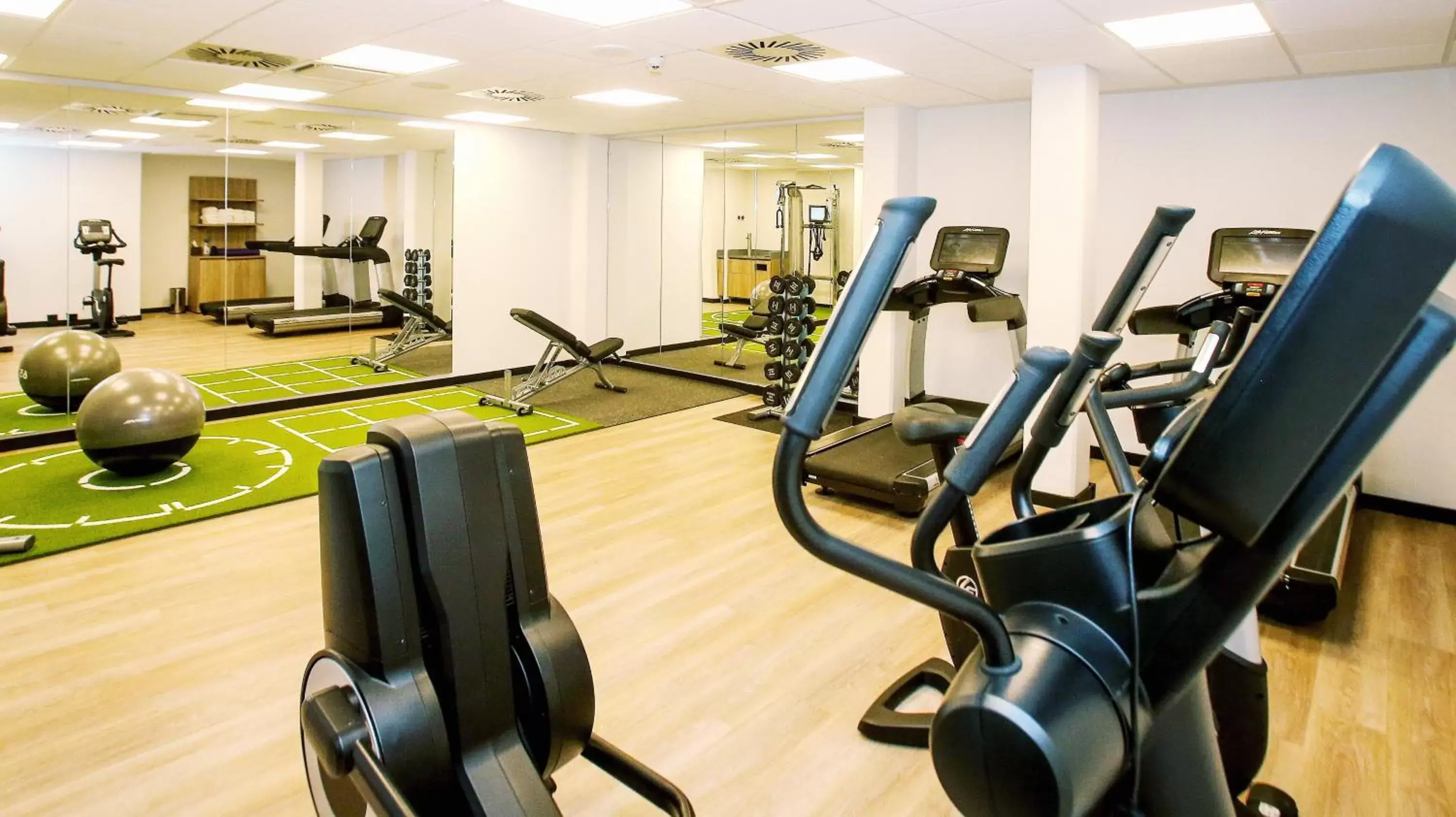 Fitness centre/facilities, Fitness Center/Facilities in Crowne Plaza Hamburg-City Alster, an IHG Hotel